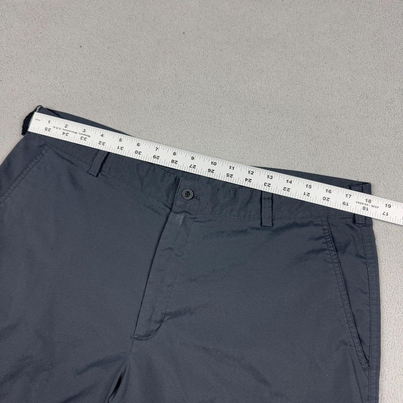 Nike Nike Golf Cargo Shorts Dri-Fit Black Lightweight Tech 36 Size US 36 / EU 52 - 2 Thumbnail