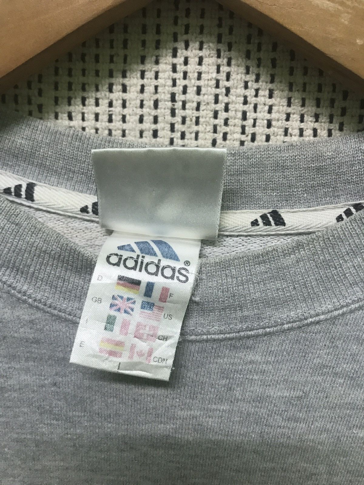 Adidas ‼️‼️ adidas big logo sweatshirt japanese Size US L / EU 52-54 / 3 - 4 Thumbnail