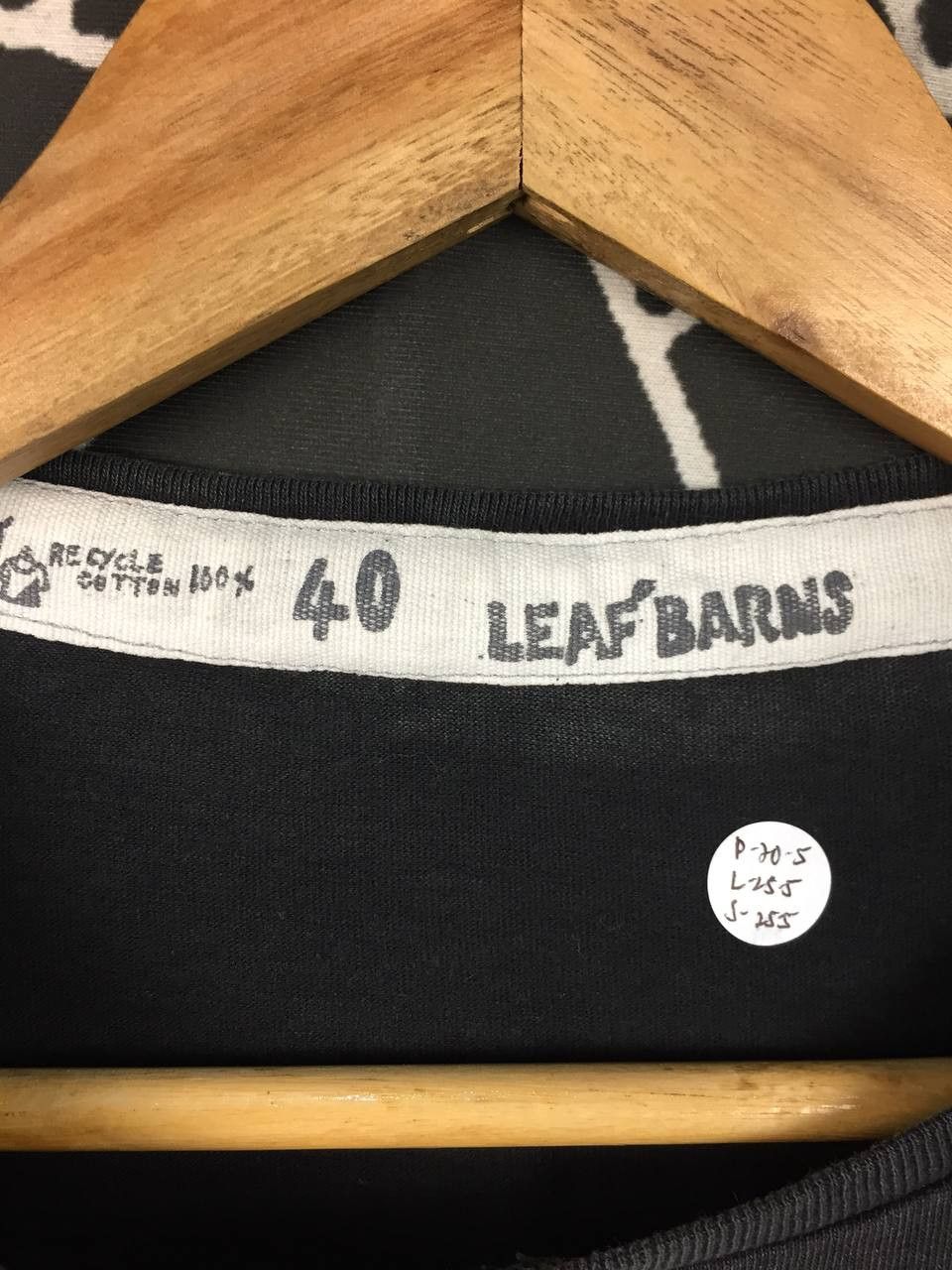 Japanese Brand Barns Outfitters Leaf Barns Distressed NY Football Tee Size US M / EU 48-50 / 2 - 10 Thumbnail