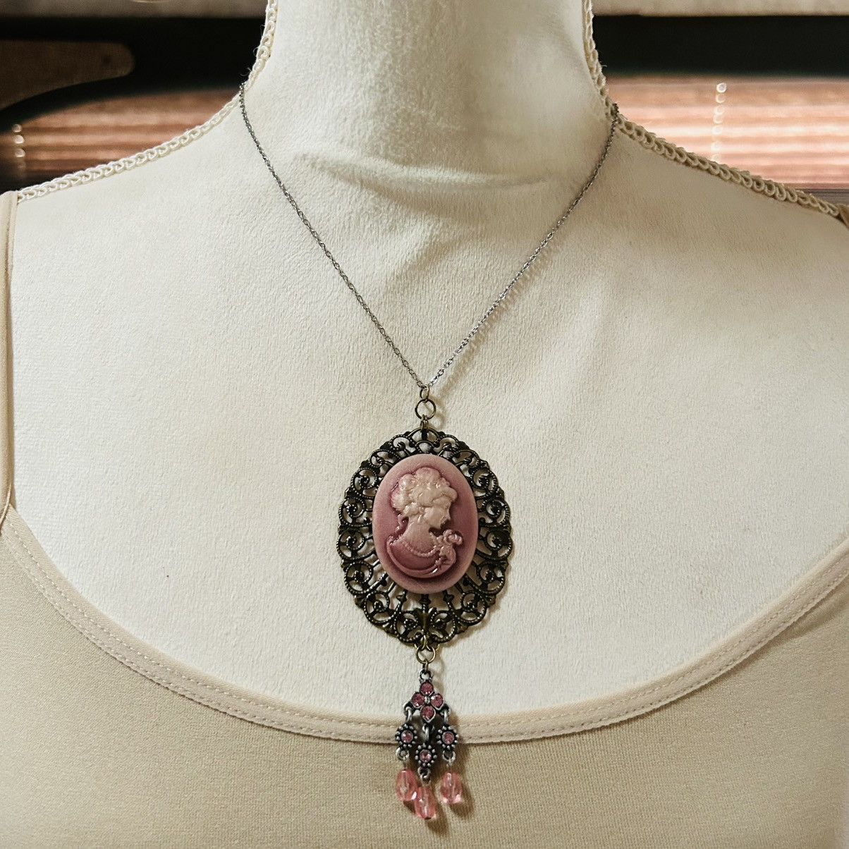 Handmade Handcrafted pink iridescent Victorian lady cameo necklace Size ONE SIZE - 2 Thumbnail