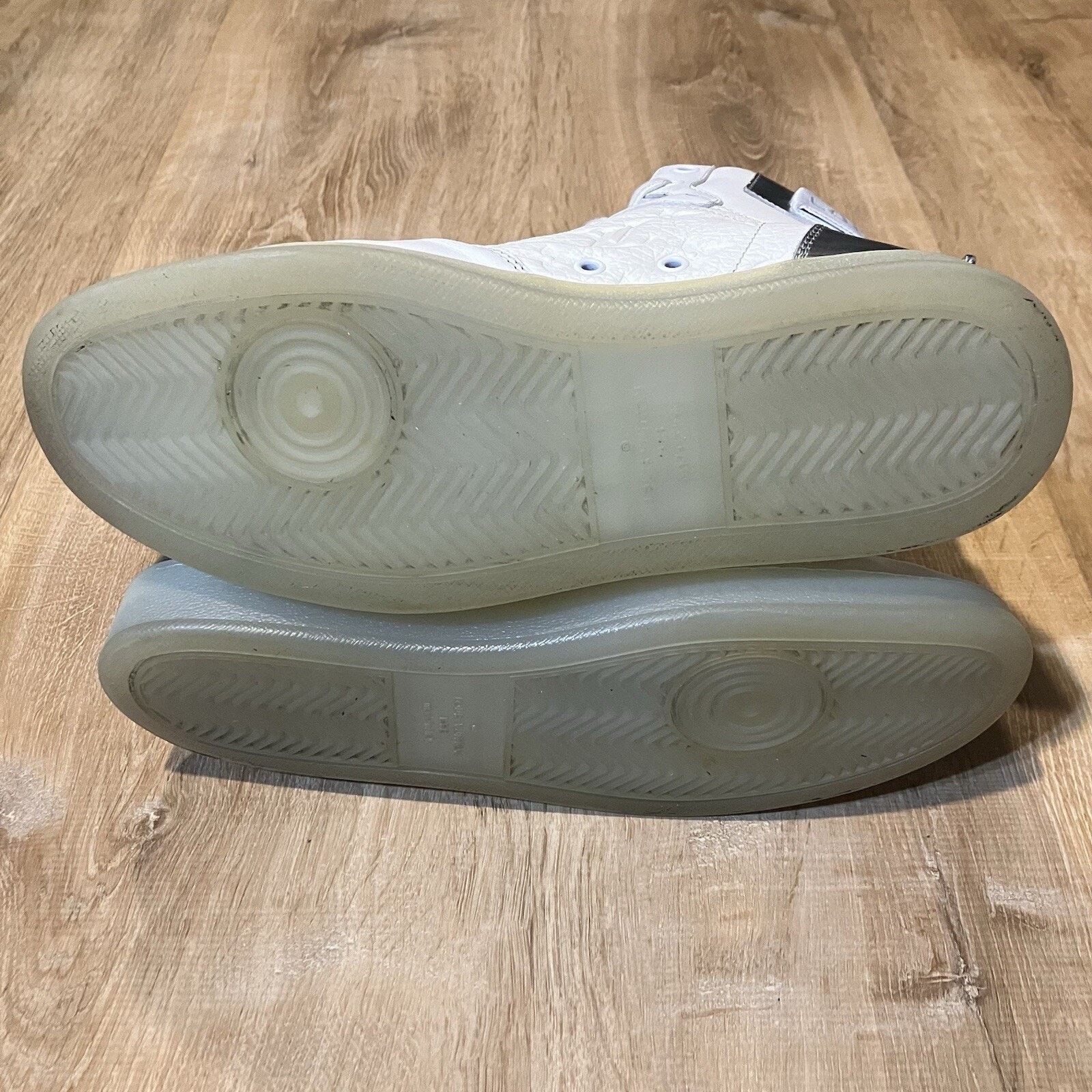 Louis Vuitton Louis Vuitton Rivoli White Silver High Top CLEAN Strap Size US 8 / EU 41 - 9 Thumbnail