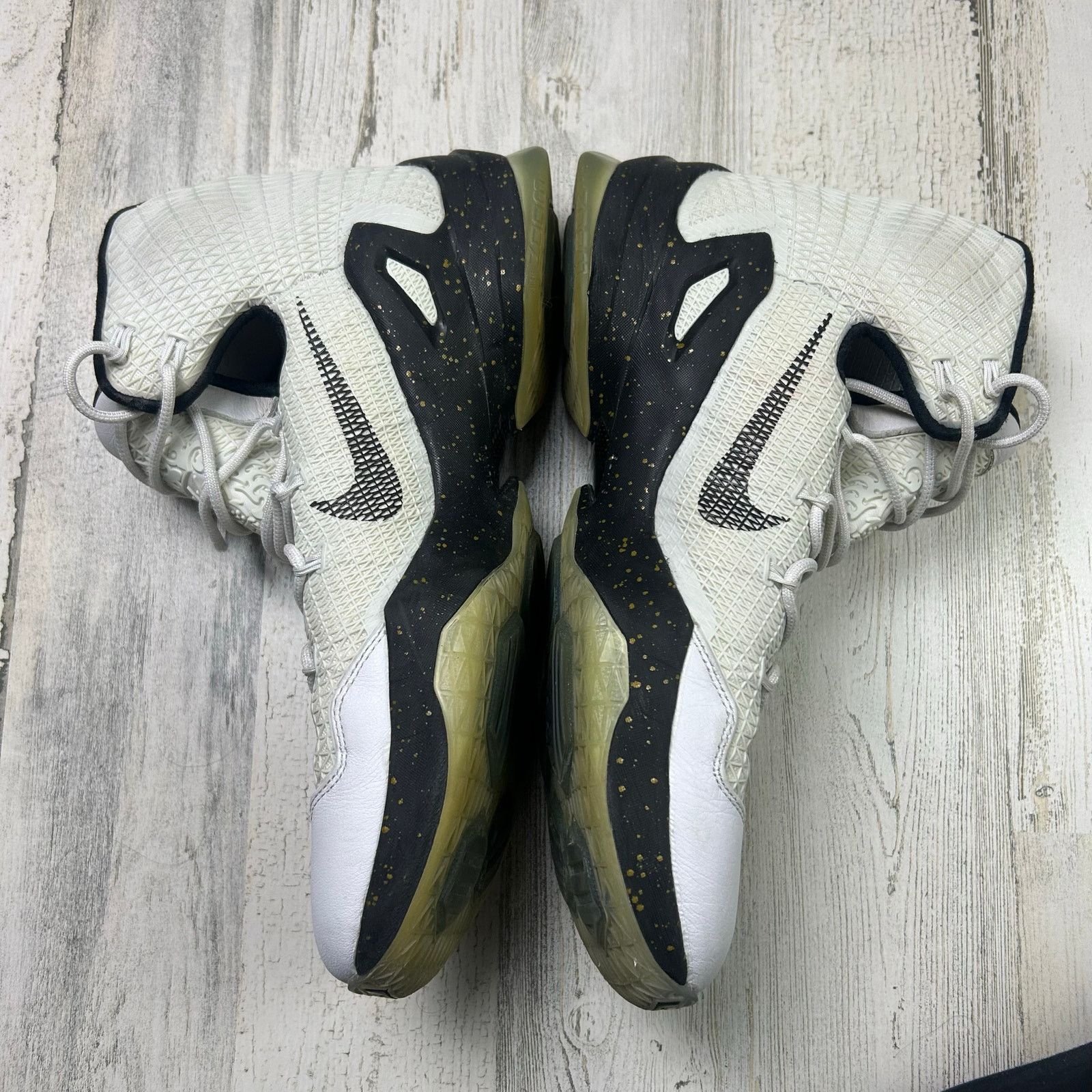 Nike Nike LeBron 13 Elite Gold Size 12 - 831923-170 Size US 12 / EU 45 - 4 Thumbnail