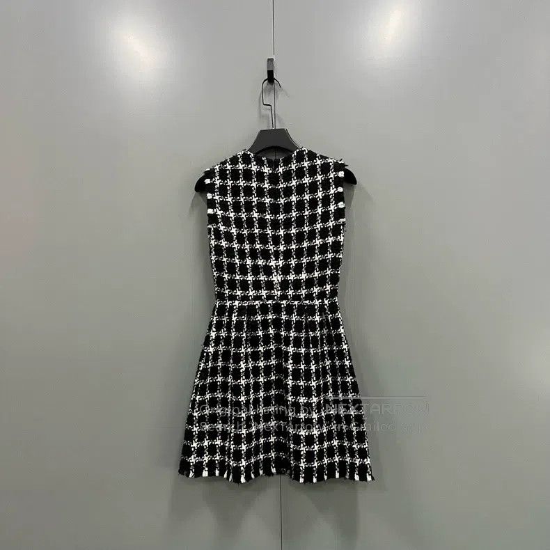 Valentino Valentino Plaid tweed sleeveless A-side dress Size S / US 4 / IT 40 - 4 Thumbnail