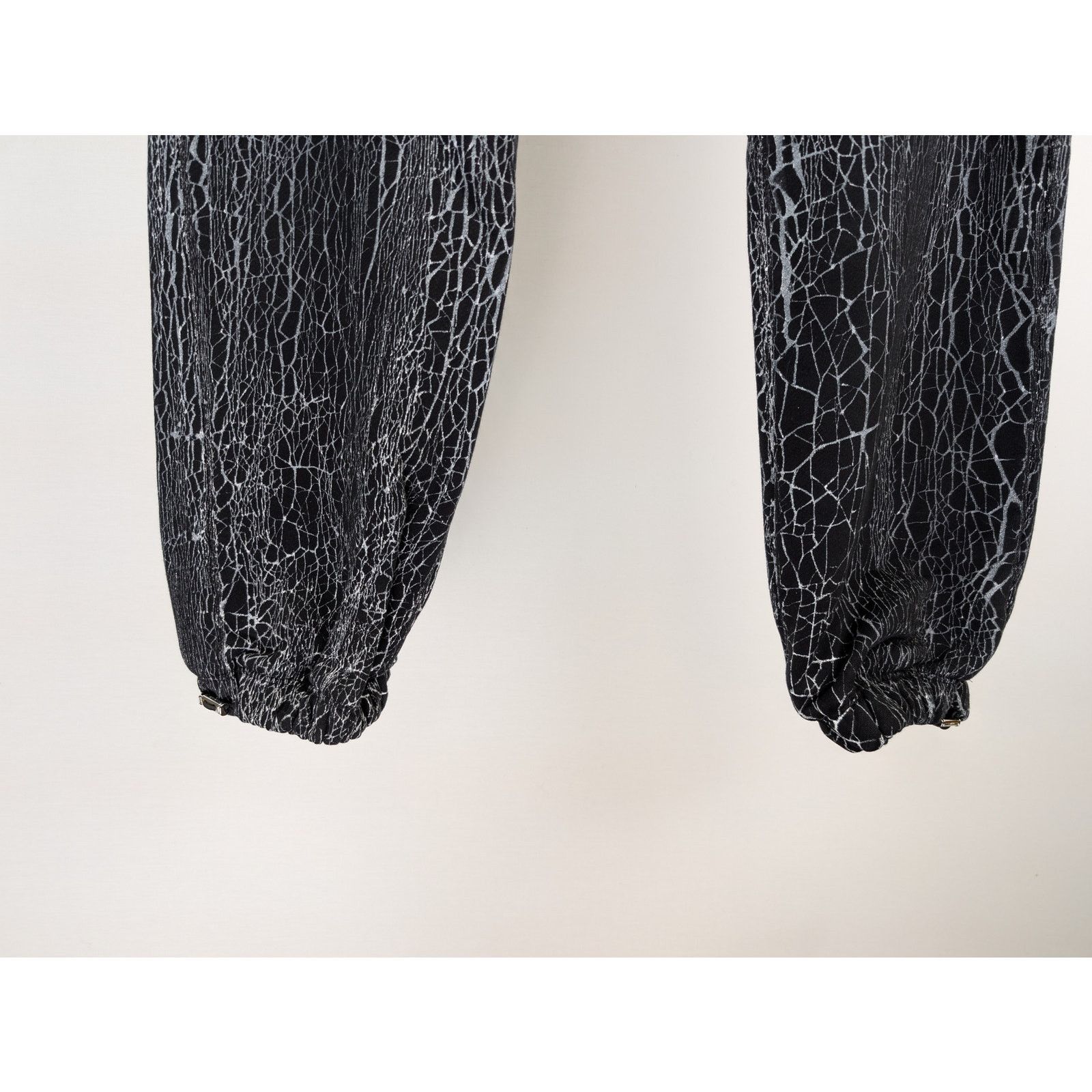 Amiri o1rshd1 Q:3 / Cracked Dye Logo Sweatpants / Joggers in Black Size US 34 / EU 50 - 4 Thumbnail