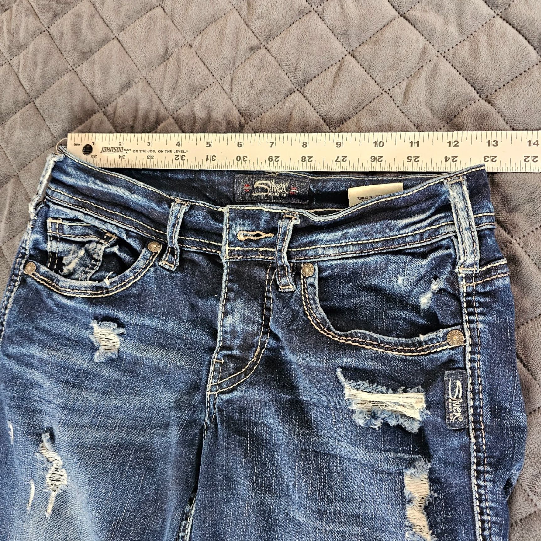 Silver Jeans Co. Silver Jeans Capri Jeans 25 Distressed Embroidered Dark Wash Blue Low Rise Women Size 42" / US 20 - 5 Thumbnail
