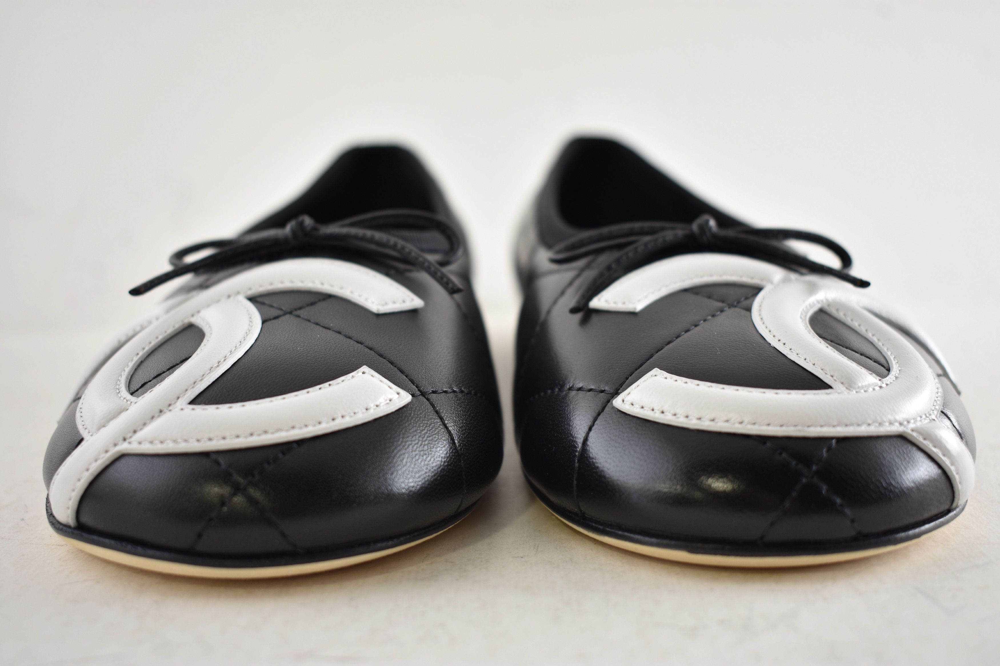 Chanel 26M Coco Beach Cambon White CC XL Ballet Ballerina Flat 37 Size US 7 / IT 37 - 9 Thumbnail