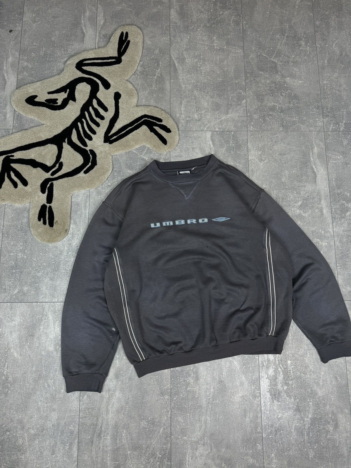 Umbro × Vintage Mens Vintage Umbro distressed sweatshirt big logo y2k rare Size US L / EU 52-54 / 3 - 1 Thumbnail