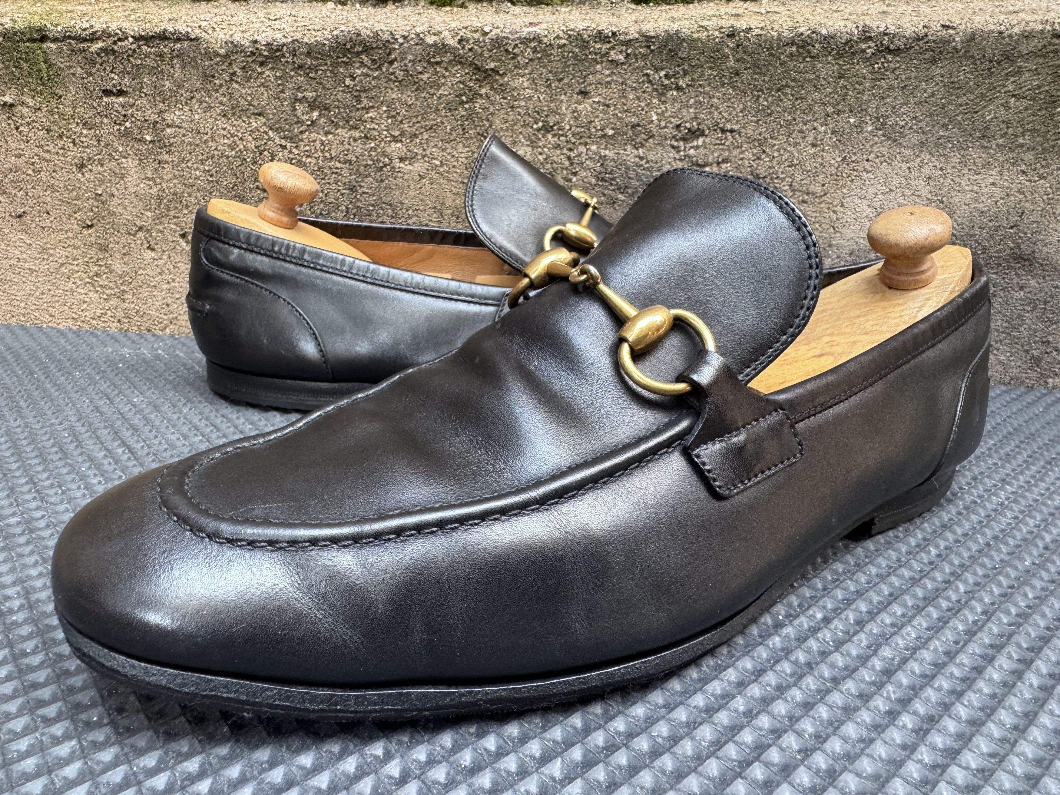 Gucci Gucci Loafers Leather Shoes Jordaan Black Gold Horsebit Size US 8 / EU 41 - 1 Thumbnail