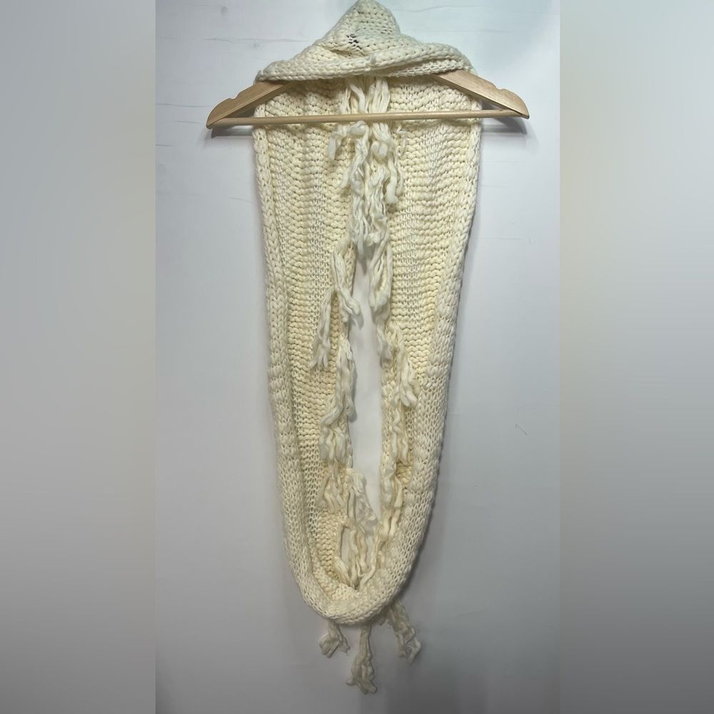 Other Marilyn Monroe Chunky Knit Cream Infinity Scarf Size ONE SIZE - 1 Thumbnail