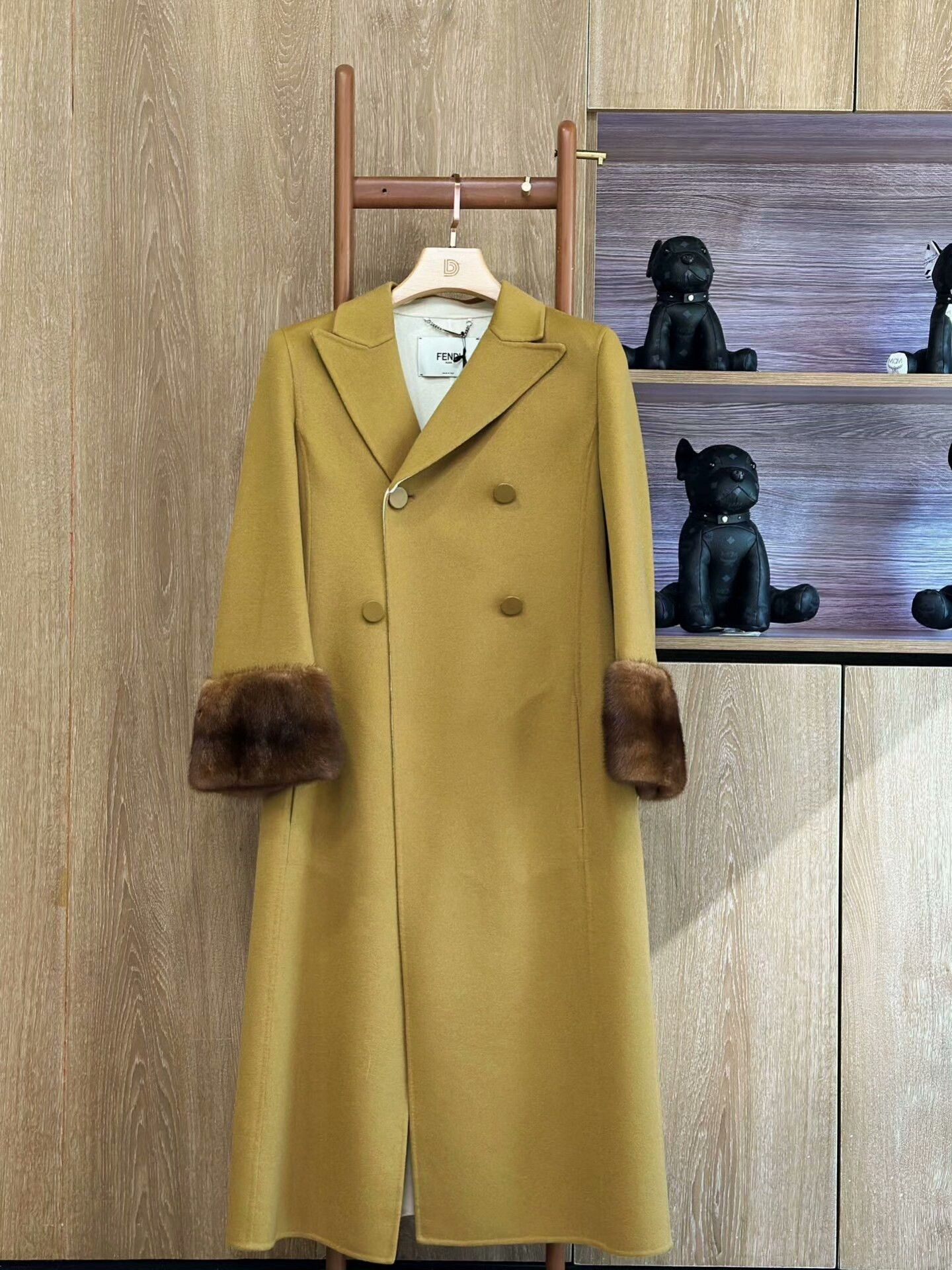Fendi FENDI Wool Coat w/ Mink Cuff Trim Size M / US 6-8 / IT 42-44 - 1 Thumbnail