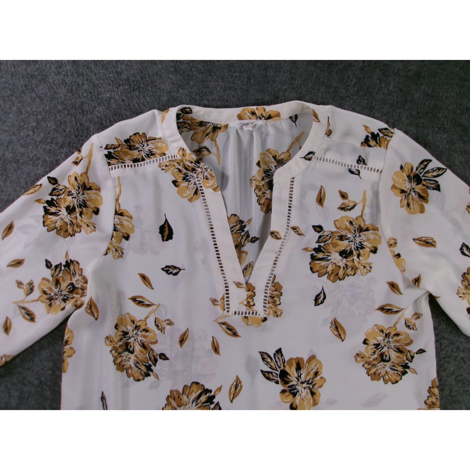 Vintage Maurices Shirt Women Small White Floral 3/4 Sleeve Tunic Boho Coastal Western V-Neck Bell Lace Trim 100% Polyester Floral Pattern Womens Size S / US 4 / IT 40 - 2 Thumbnail