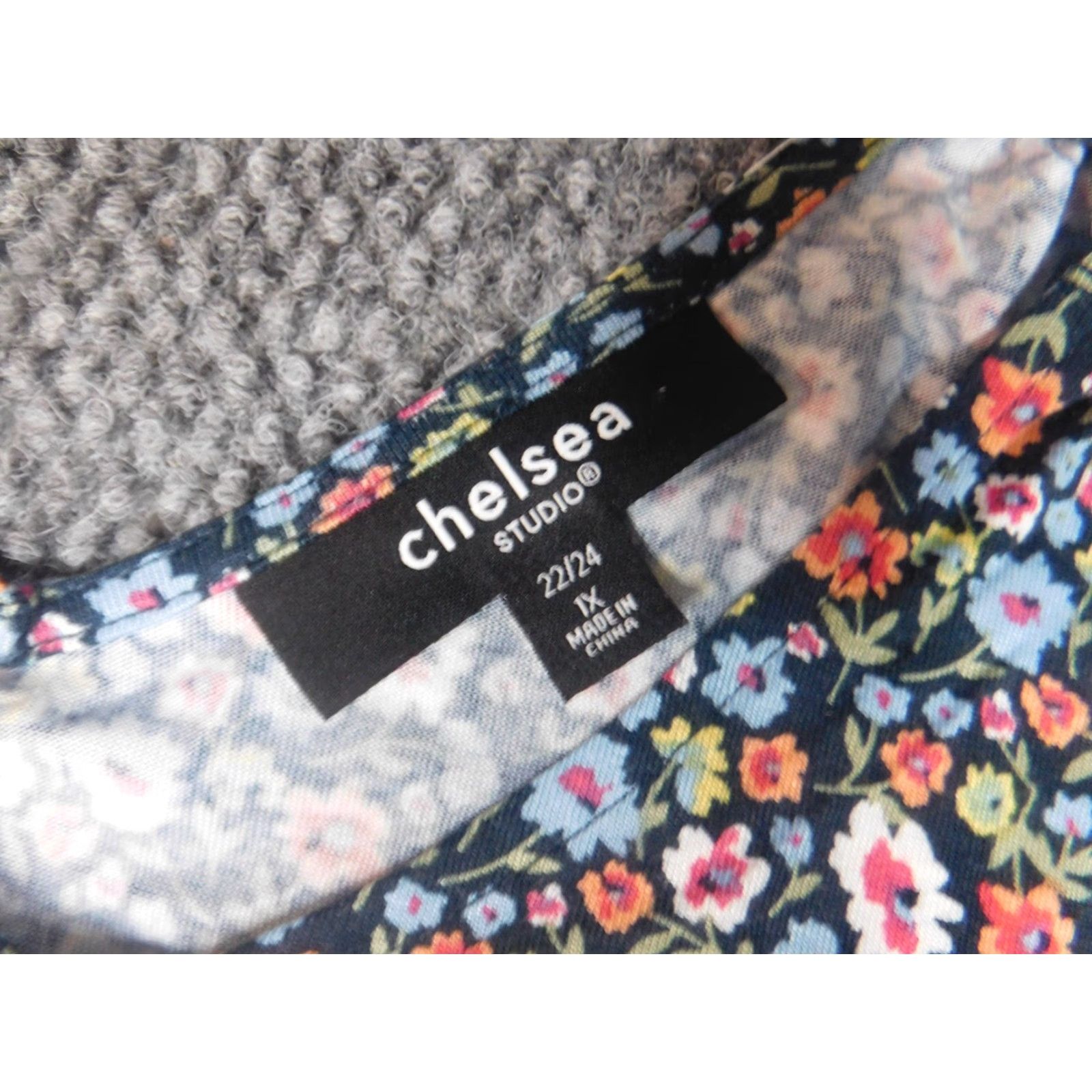 Vintage Chelsea Womens Blouse 1X Blue Pullover Stretch Casual Round Neck Sleeveless Button Rayon Floral Classic/Fitted Sleeve Plus Size Women Blouse Size XL / US 12-14 / IT 48-50 - 6 Thumbnail