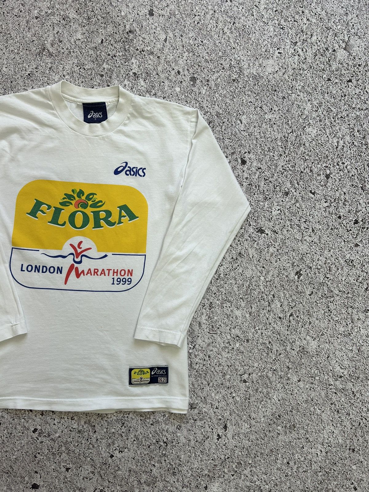 Asics × Japanese Brand × Vintage Vintage 90s 1999 ASICS The Flora London Marathon T-Shirt Size US S / EU 44-46 / 1 - 5 Thumbnail