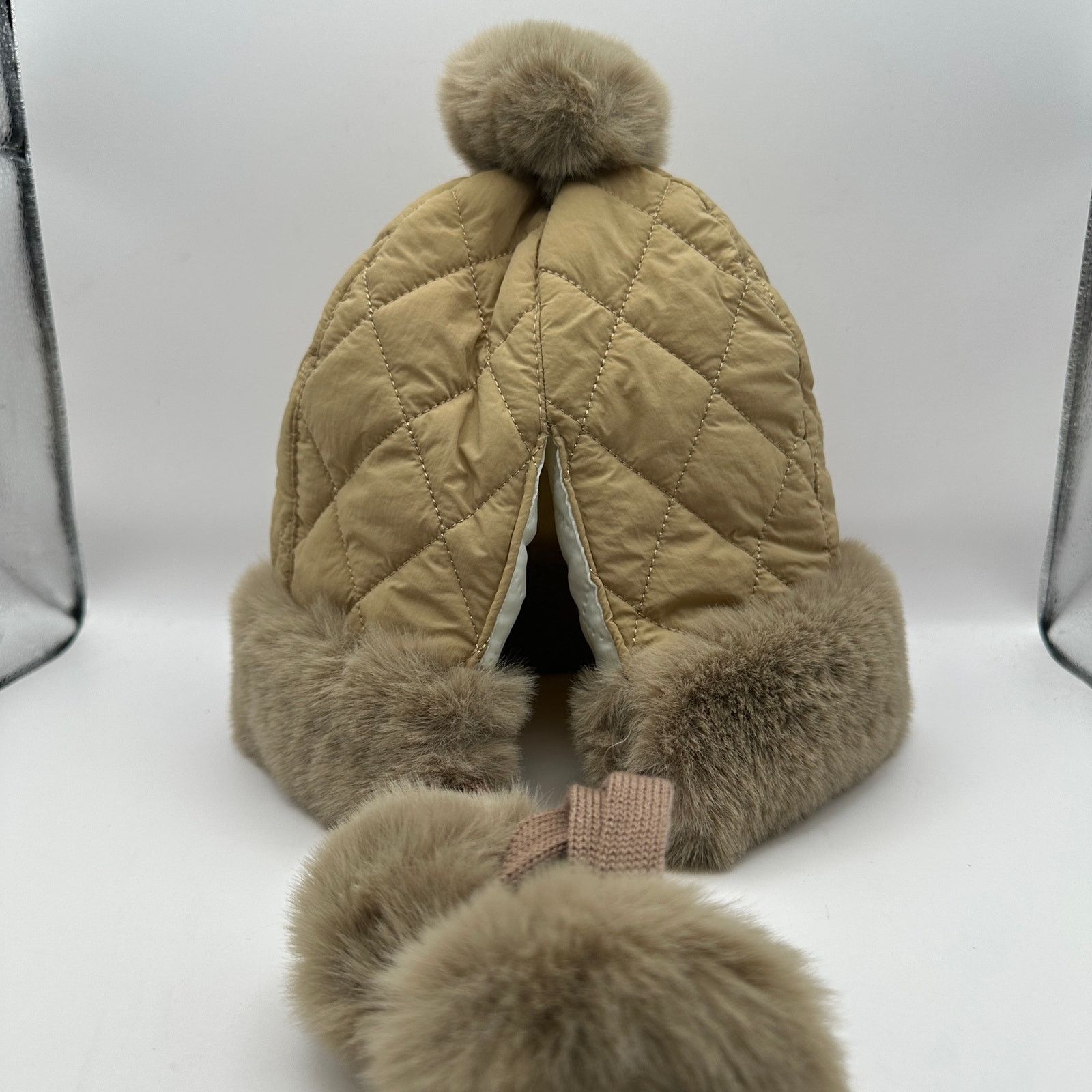 Other VINTAGE WOMEN'S QUILTED FUR TRAPPER HAT BEIGE POM POM WINTER Size ONE SIZE - 3 Thumbnail