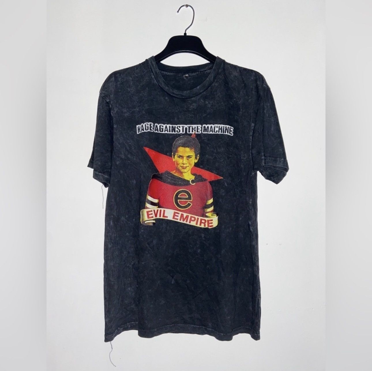Rage Against The Machine Rage Against The Machine Evil Empire Album Tee XL 1/1 UNI​​ Size US XL / EU 56 / 4 - 1 Thumbnail