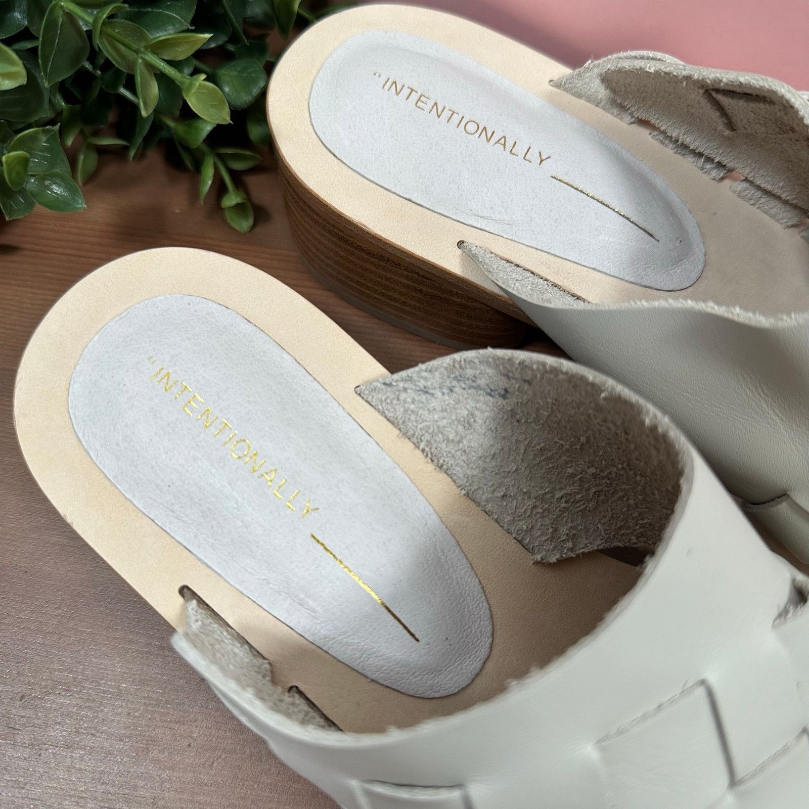 INTENTIONALLY BLANK INTENTIONALLY BLANK Kelly Woven Leather Sandals Cream Size 8 Size US 8 / IT 38 - 7 Thumbnail