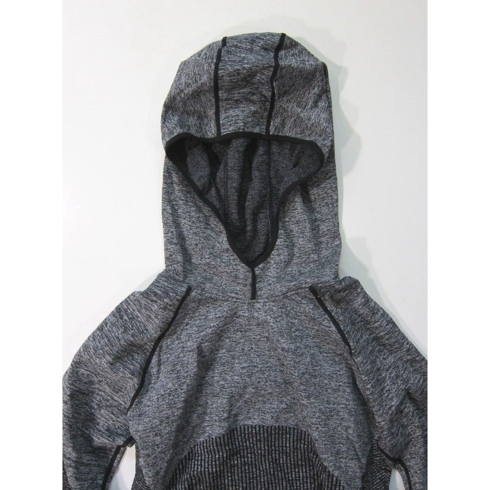 Fabletics Fabletics Sweatshirt Grey Black Nylon Stretch Thumb Hole Sleeve Hooded Women M Size M / US 6-8 / IT 42-44 - 4 Thumbnail