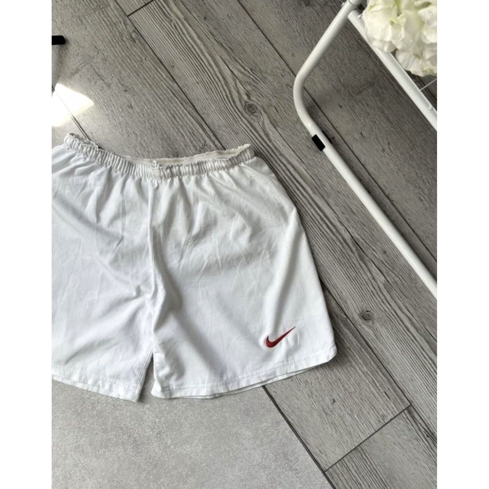 Nike Nike Arsenal vintage 90s nylon white football shorts M Adults Mens White 90s Arsenal Nike Shorts Vintage Football Soccer USA Retro Size US 31 - 3 Thumbnail