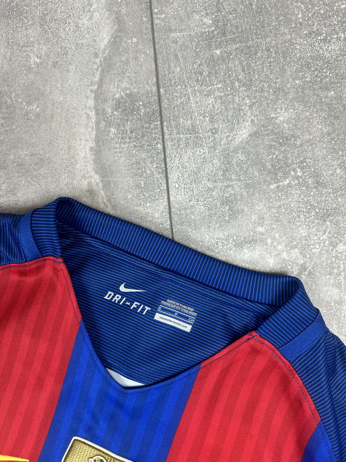 Nike Nike Barcelona FC 2016/17 Home Soccer Football Jersey Size US S / EU 44-46 / 1 - 6 Thumbnail
