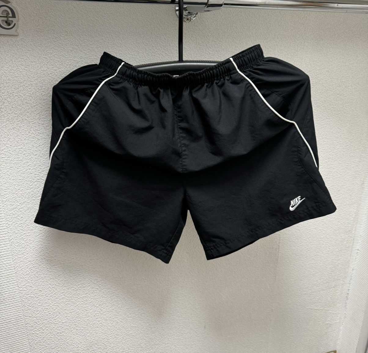 Nike Nike nylon vintage shorts 32 M sz black Size US 32 / EU 48 - 1 Thumbnail