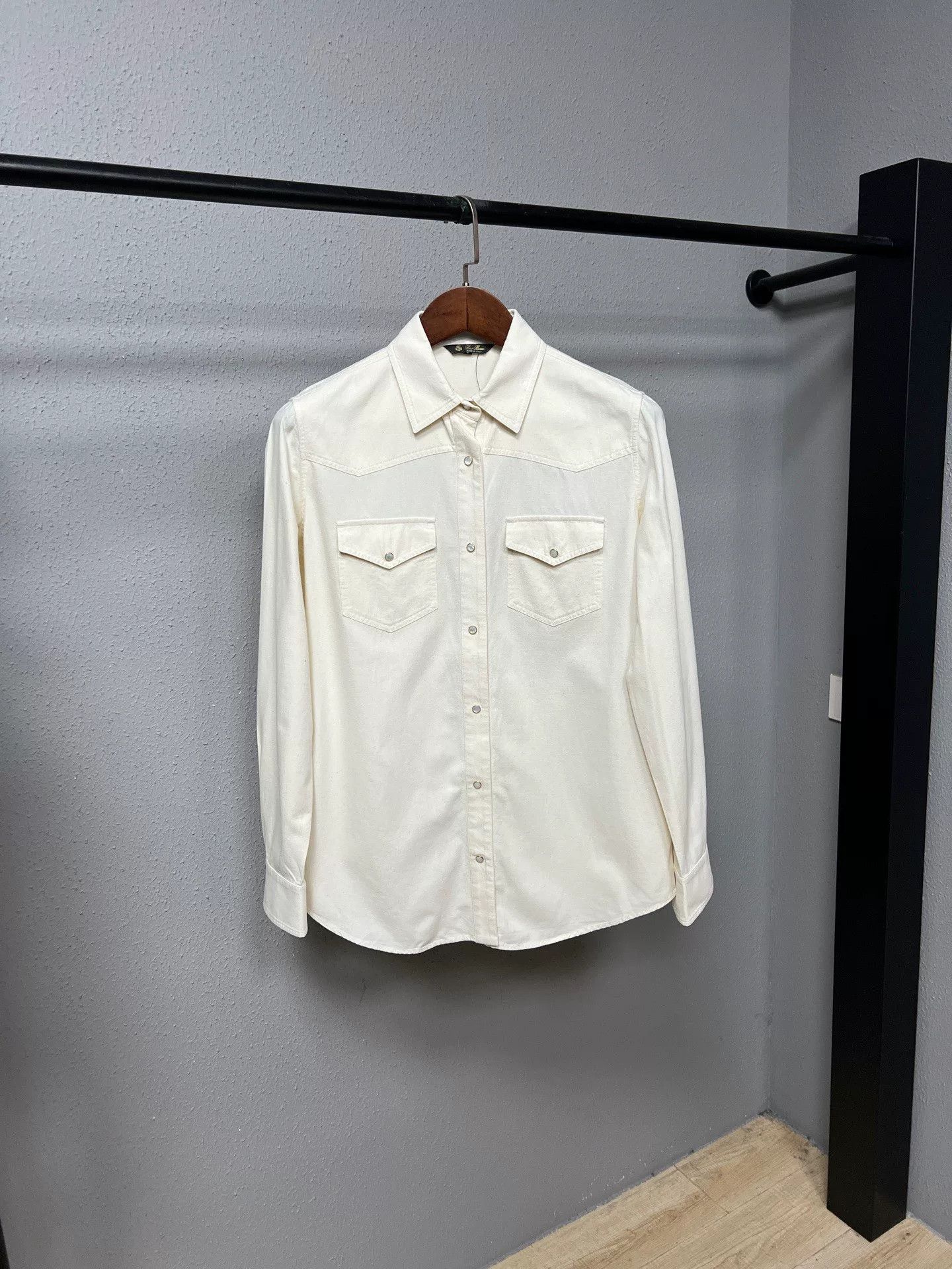 Loro Piana Loro Piana Mother-of-Pearl Button Shirt Size US L / EU 52-54 / 3 - 1 Thumbnail