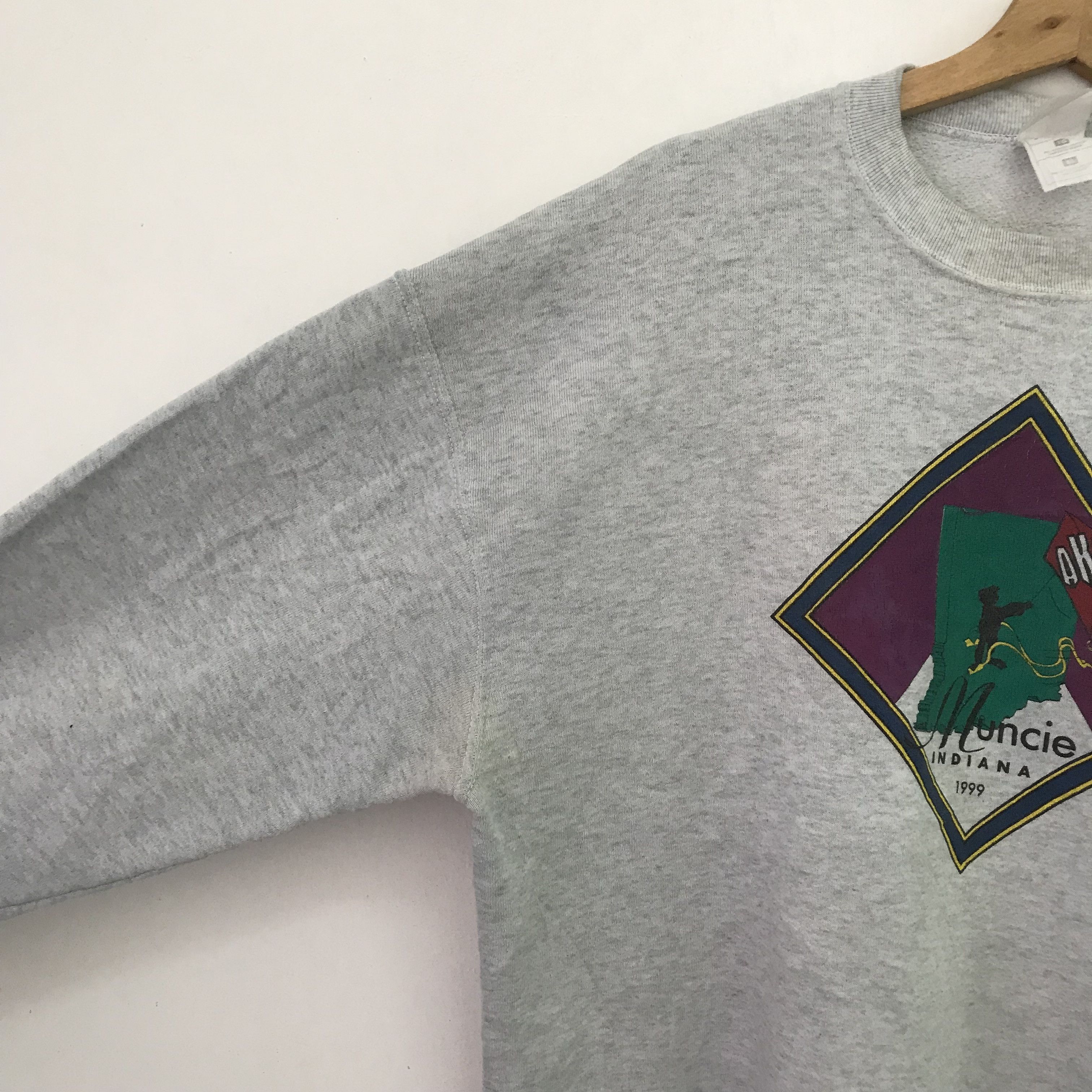 Vintage Vintage 90's Muncie Indiana Gray Sweatshirt - 549 Size US XL / EU 56 / 4 - 4 Thumbnail