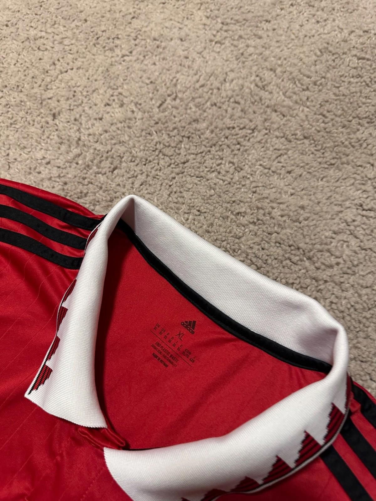 Adidas MANCHESTER UNITED 2022/23 FOOTBALL SHIRT SOCCER JERSEY Size US XL / EU 56 / 4 - 4 Thumbnail