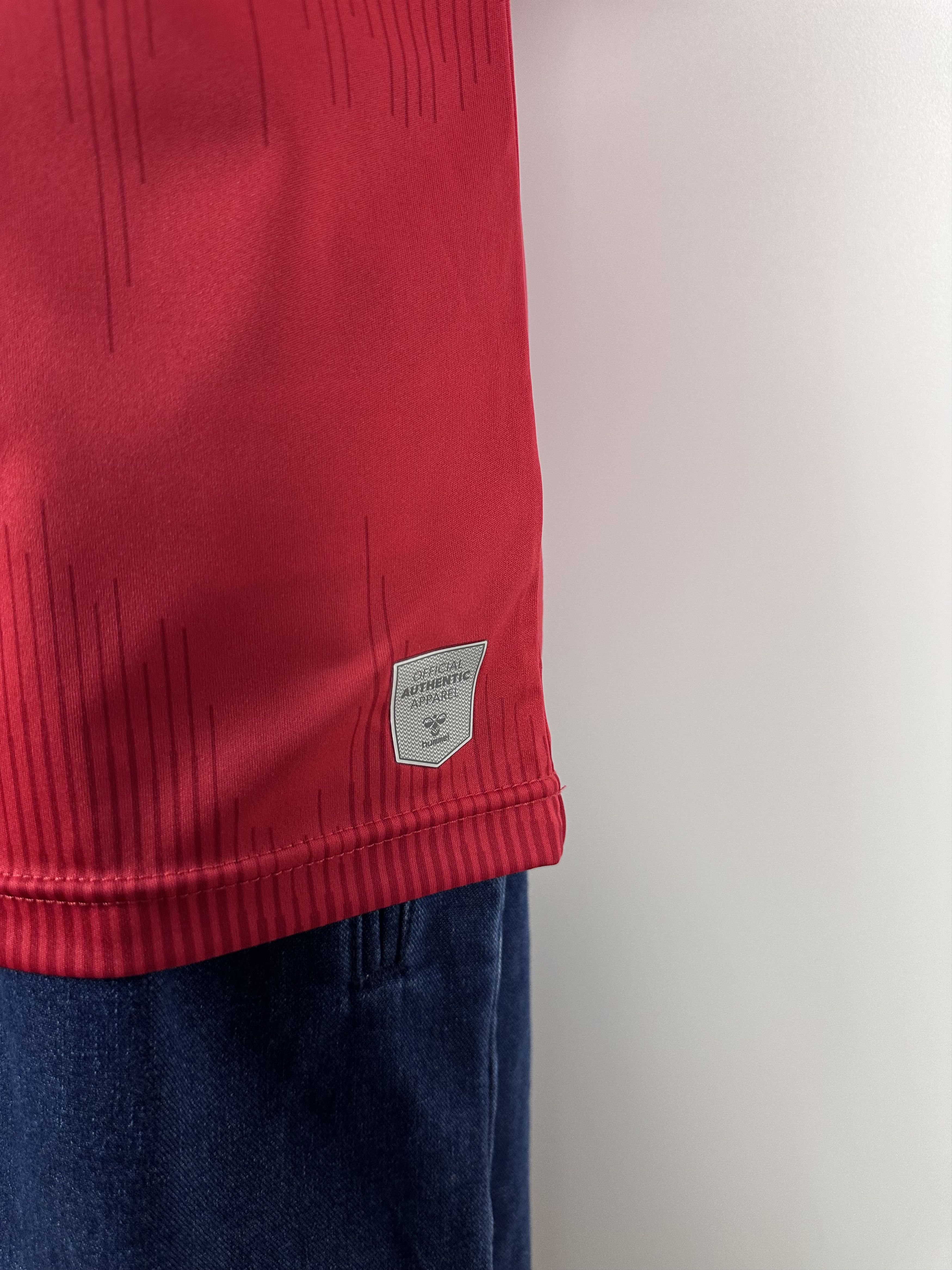 Hummel DENMARK 2022 23 SHIRT FOOTBALL SOCCER JERSEY HUMMEL #4 Kjaer Size US S / EU 44-46 / 1 - 10 Thumbnail