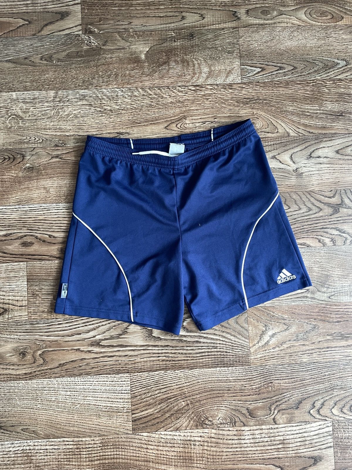 Adidas × Vintage Vintage Adidas shorts streetwear y2k casual style size S Size US 30 / EU 46 - 1 Thumbnail