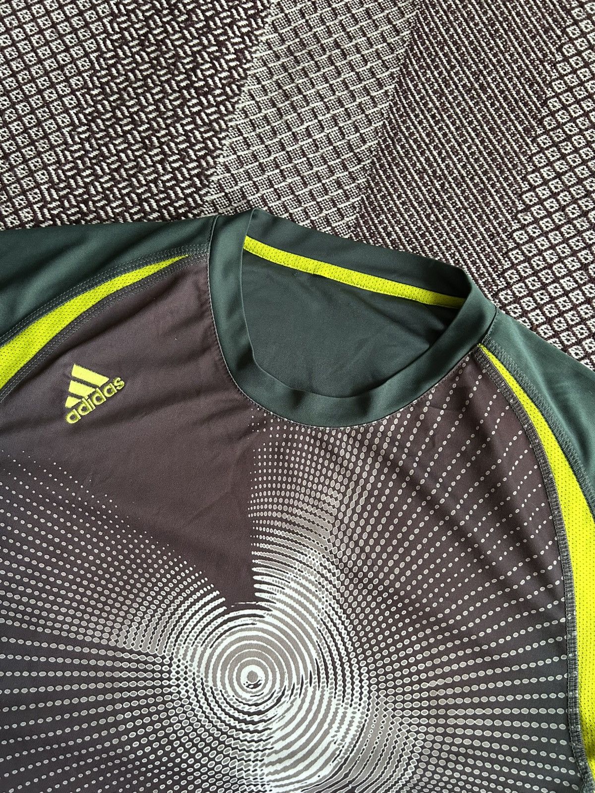 Adidas Vintage Adidas Hypnotic Graphic Print 00s T-shirt Size M Size US M / EU 48-50 / 2 - 6 Thumbnail