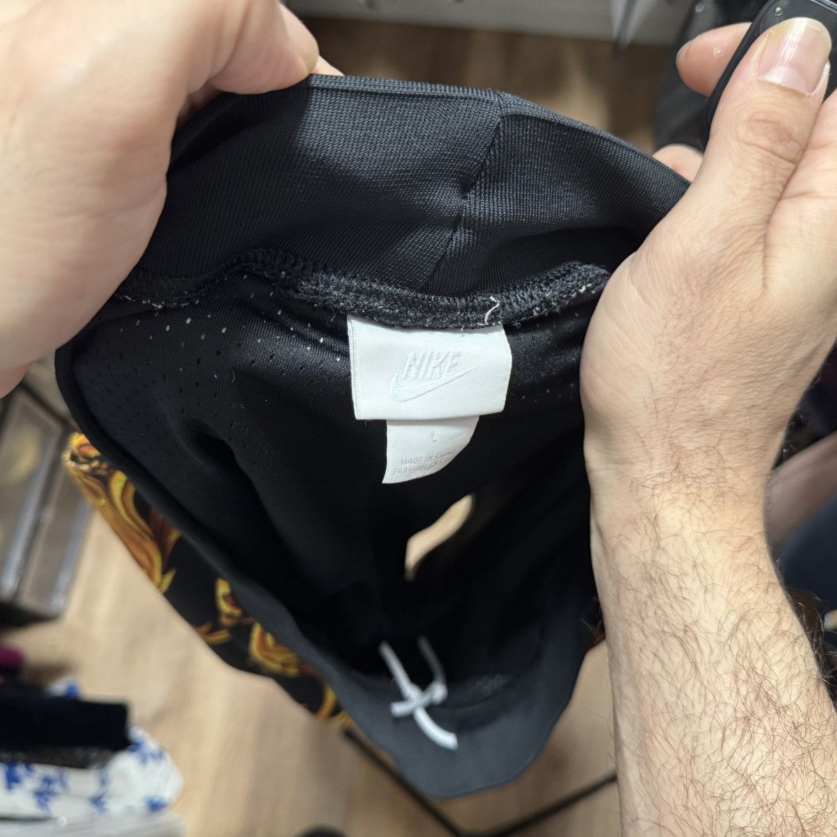 Nike × Supreme Supreme x Nike Foamposite Versace Shorts Size US 34 / EU 50 - 4 Thumbnail