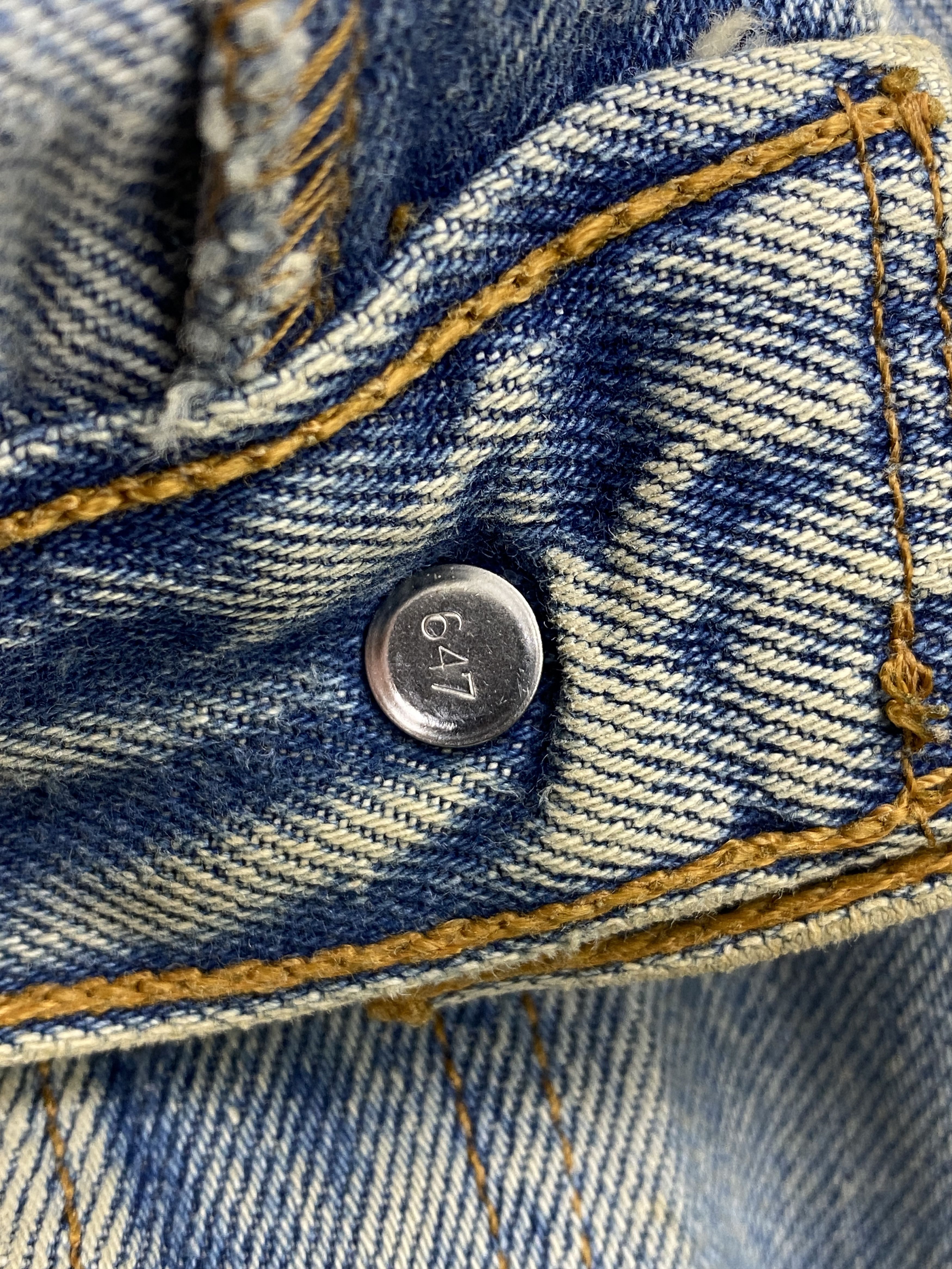 Levi's × Vintage Distressed Vintage 90s Levis 501 Light Washed Denim Jeans Size US 33 - 14 Thumbnail