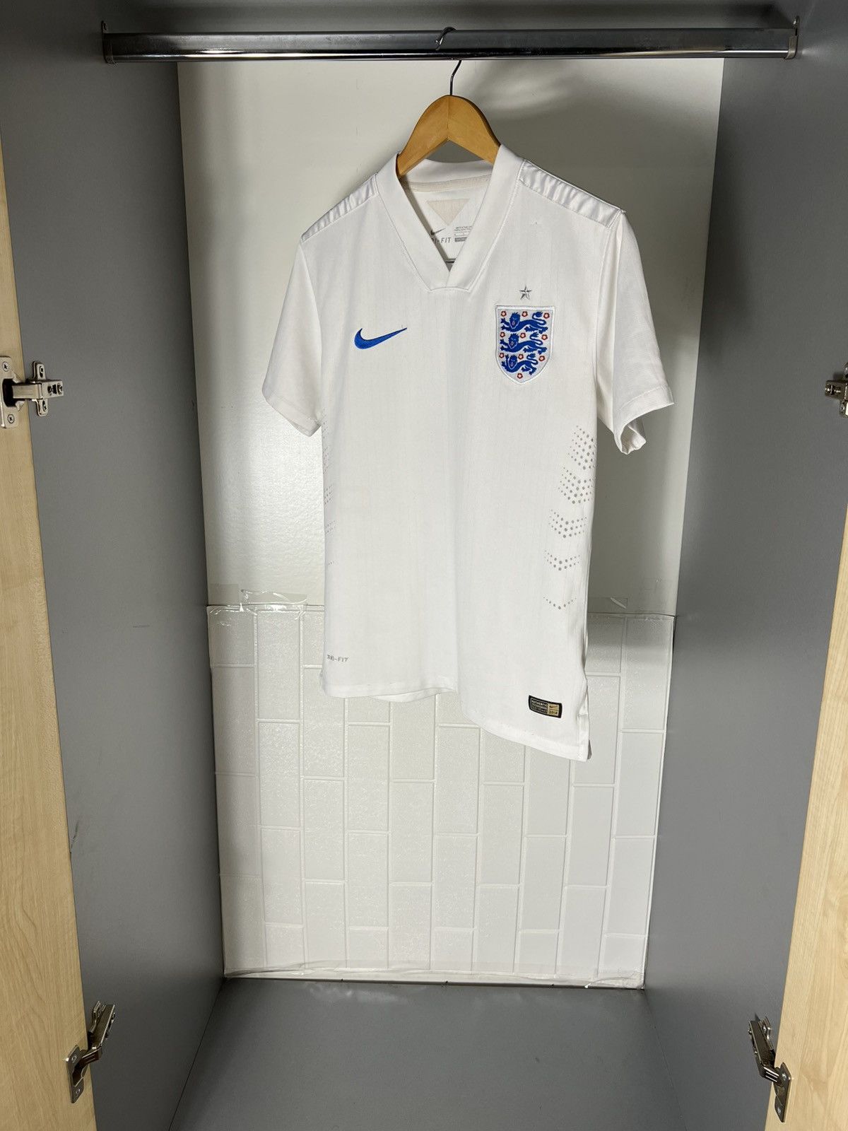 Nike VINTAGE NIKE ENGLAND SOCCER JERSEY MANCHESTER RETRO Y2K 90s Size US S / EU 44-46 / 1 - 2 Thumbnail