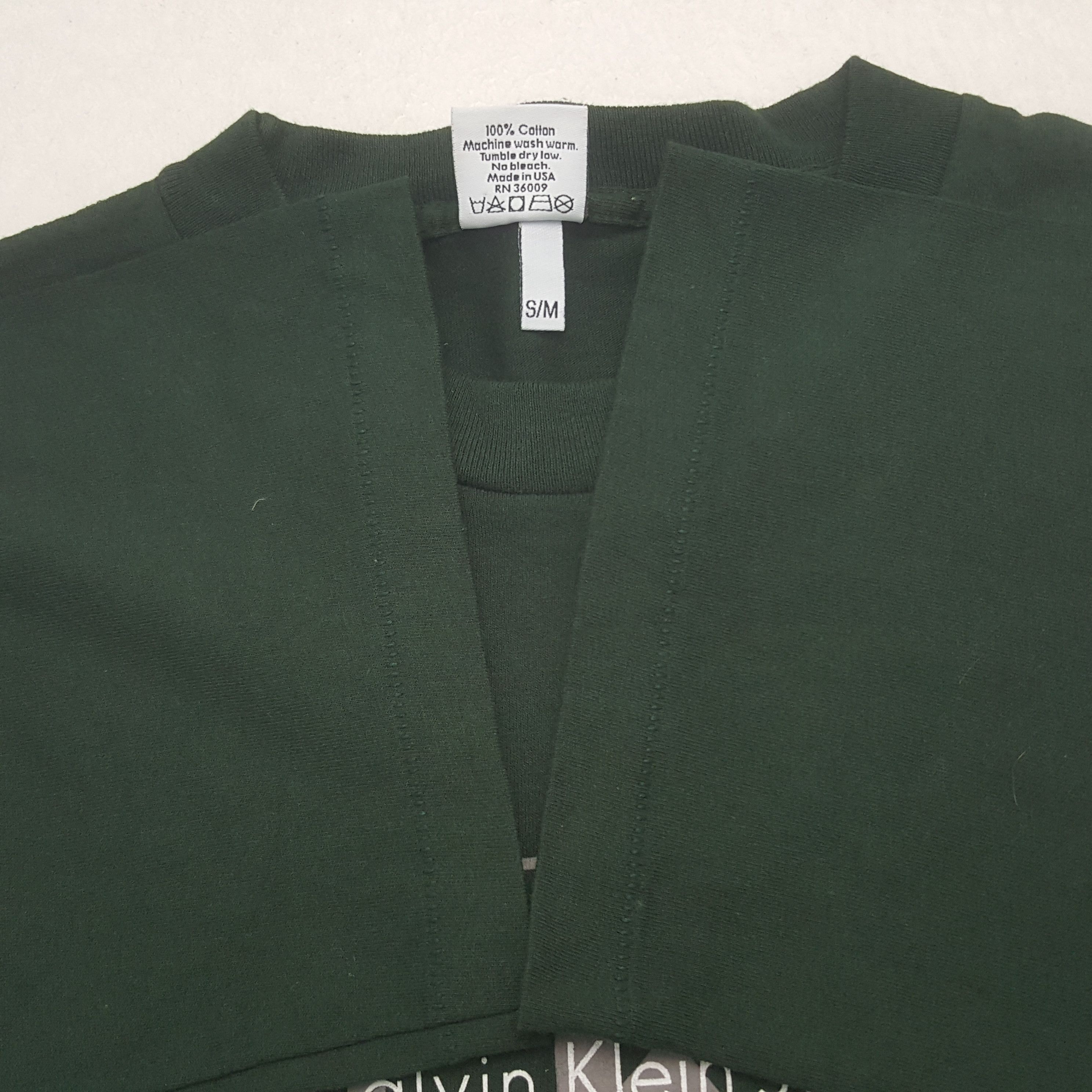 Calvin Klein Vintage Calvin Klein Jeans Logo Art Tshirt RR20 Size US L / EU 52-54 / 3 - 5 Thumbnail