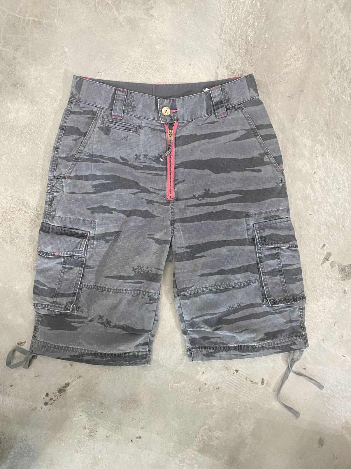 Quiksilver QUIKSILVER TIGER STRIPE CARGO SHORTPANTS Size US 30 / EU 46 - 1 Thumbnail