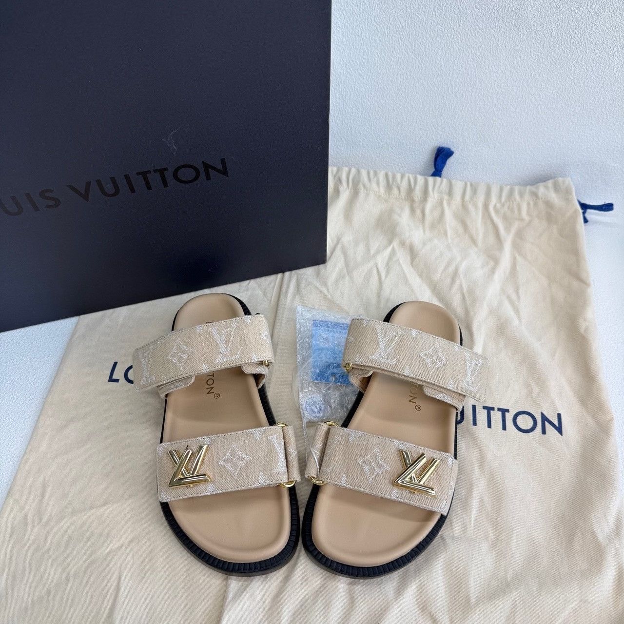 Louis Vuitton Louis Vuitton Beige Sandals us_4 Women Size US 4 / IT 34 - 1 Thumbnail
