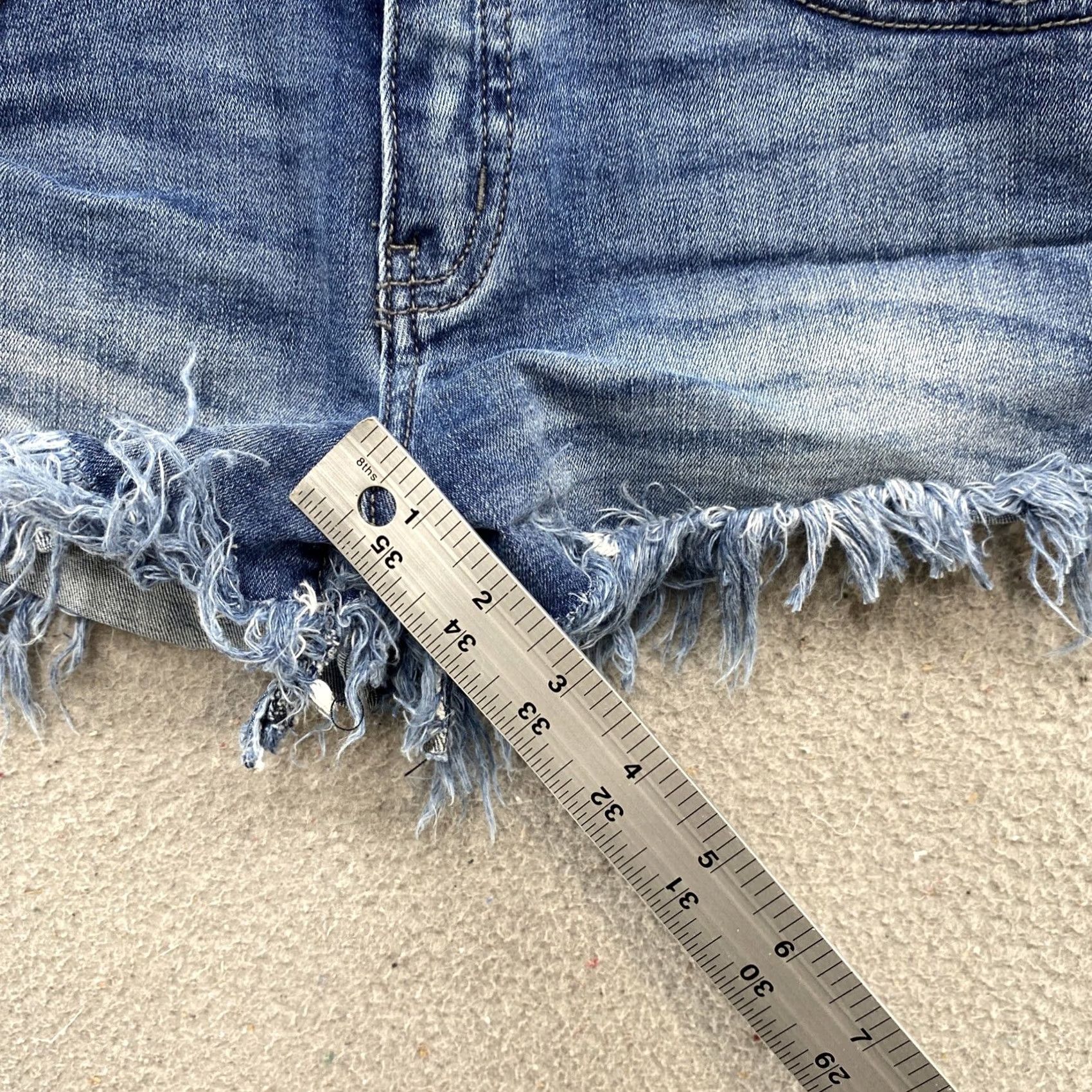Vintage KanCan Women’s Denim Shorts Frayed Raw Hem Stretch Medium Wash Size Small Shorts Casual 5-Pocket Womens Size 28" / US 6 / IT 42 - 6 Thumbnail