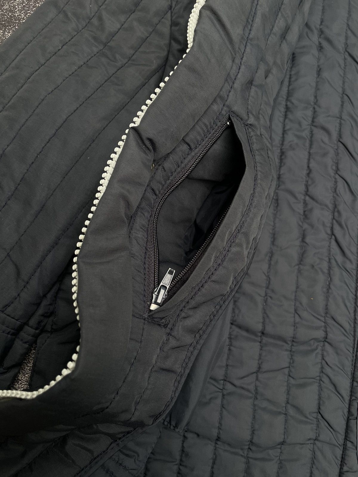 Armani 2000s Armani Padded Lines Navy Coat Jacket Size US L / EU 52-54 / 3 - 13 Thumbnail