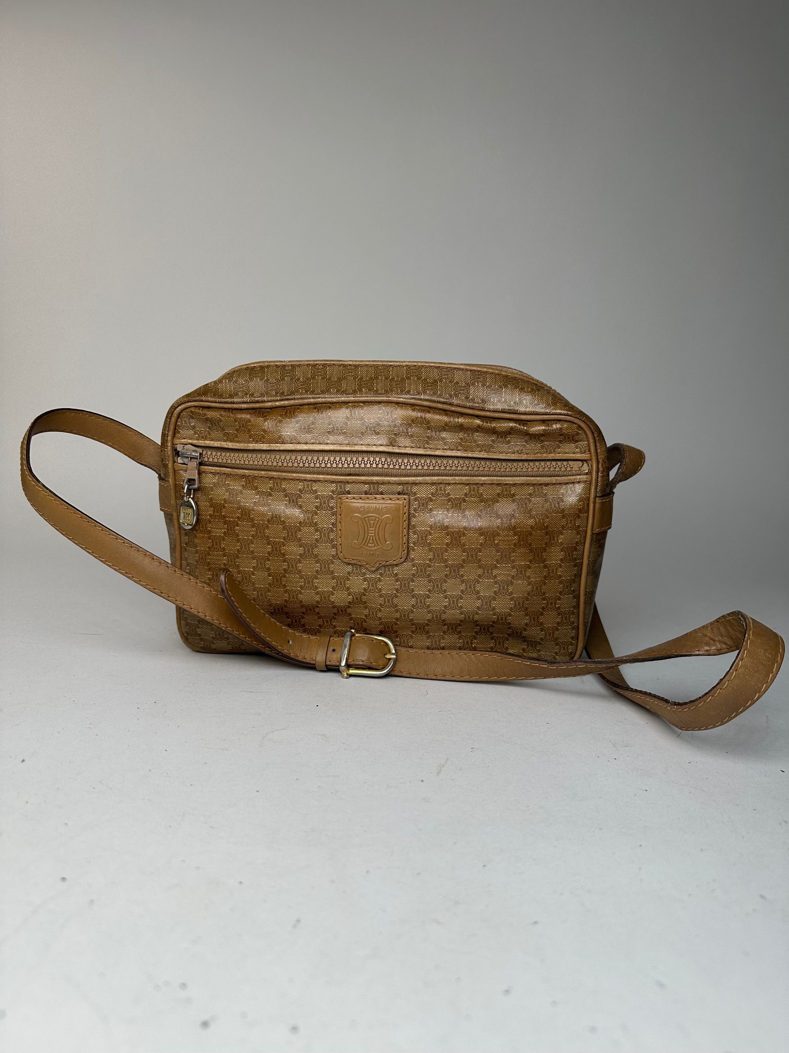 Celine Vintage Paris Triomphe Monogram Leathee Shoulder Bag Gold Br Size ONE SIZE - 1 Thumbnail