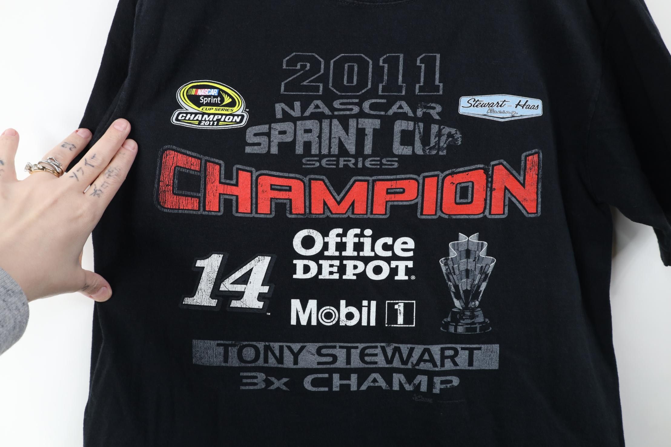 Vintage Y2K NASCAR 2011 Champion Tony Stewart Short Sleeve T-Shirt Size US M / EU 48-50 / 2 - 4 Thumbnail