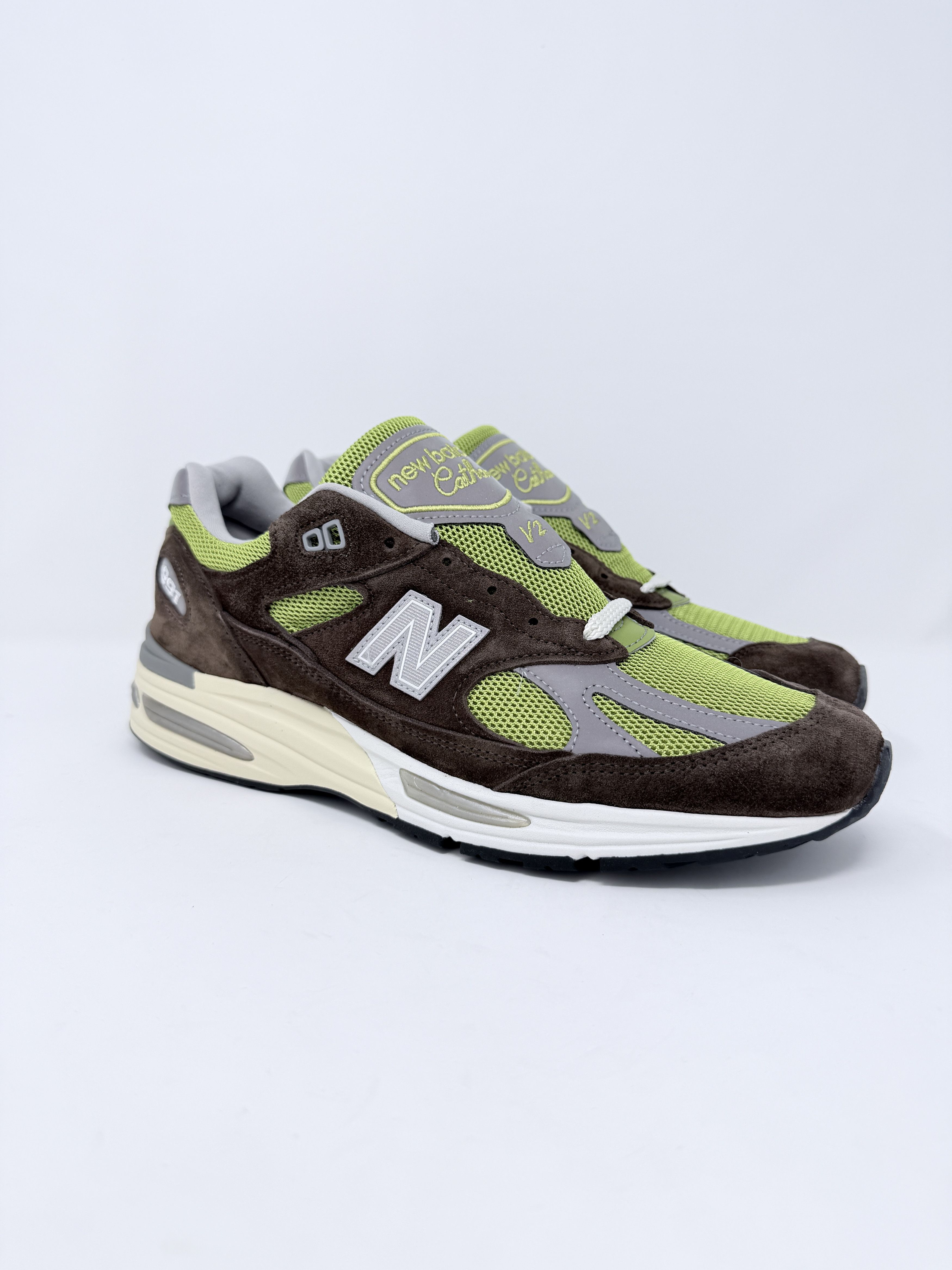 Kith × New Balance Kith New Balance 991v2 Danielle Cathari Matcha Reverse Size US 9.5 / EU 42-43 - 1 Thumbnail