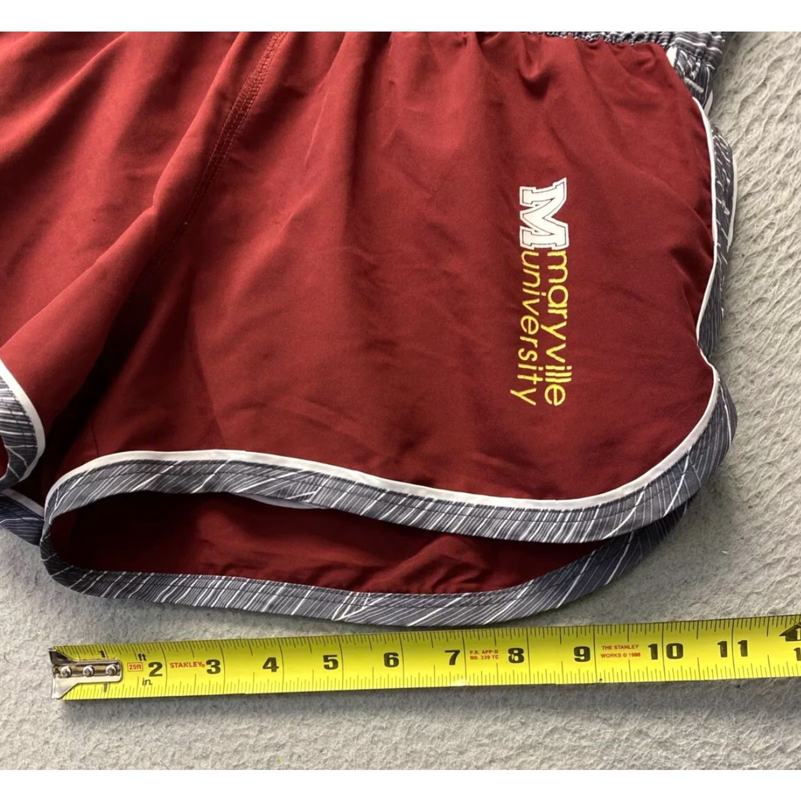 Under Armour Under Armour Women Shorts Maroon High Rise Athletic Size S Maryville 116-12 / 2.0 in. Inseam 13 in Waist Size 28" / US 6 / IT 42 - 7 Thumbnail