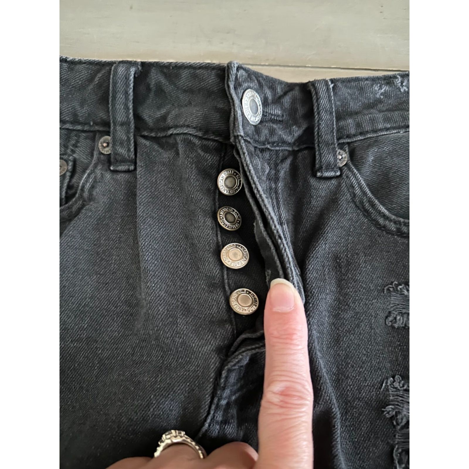 American Eagle Outfitters American Eagle Jean Mini Skirt Size 2 Distressed Black Womens Skirt Short Black G2? Size 26" / US 2 / IT 38 - 3 Thumbnail