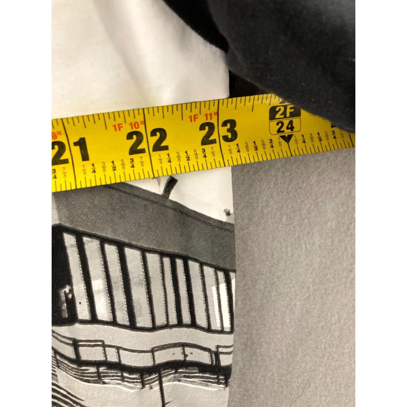 Under Armour Under Armour Shirt Mens XL Bleacher Graphic T-Shirt Black Graphic Print Crew Neck Short Sleeve Mens XL Bleacher Graphic Under Armour Shirt Size US XL / EU 56 / 4 - 3 Thumbnail
