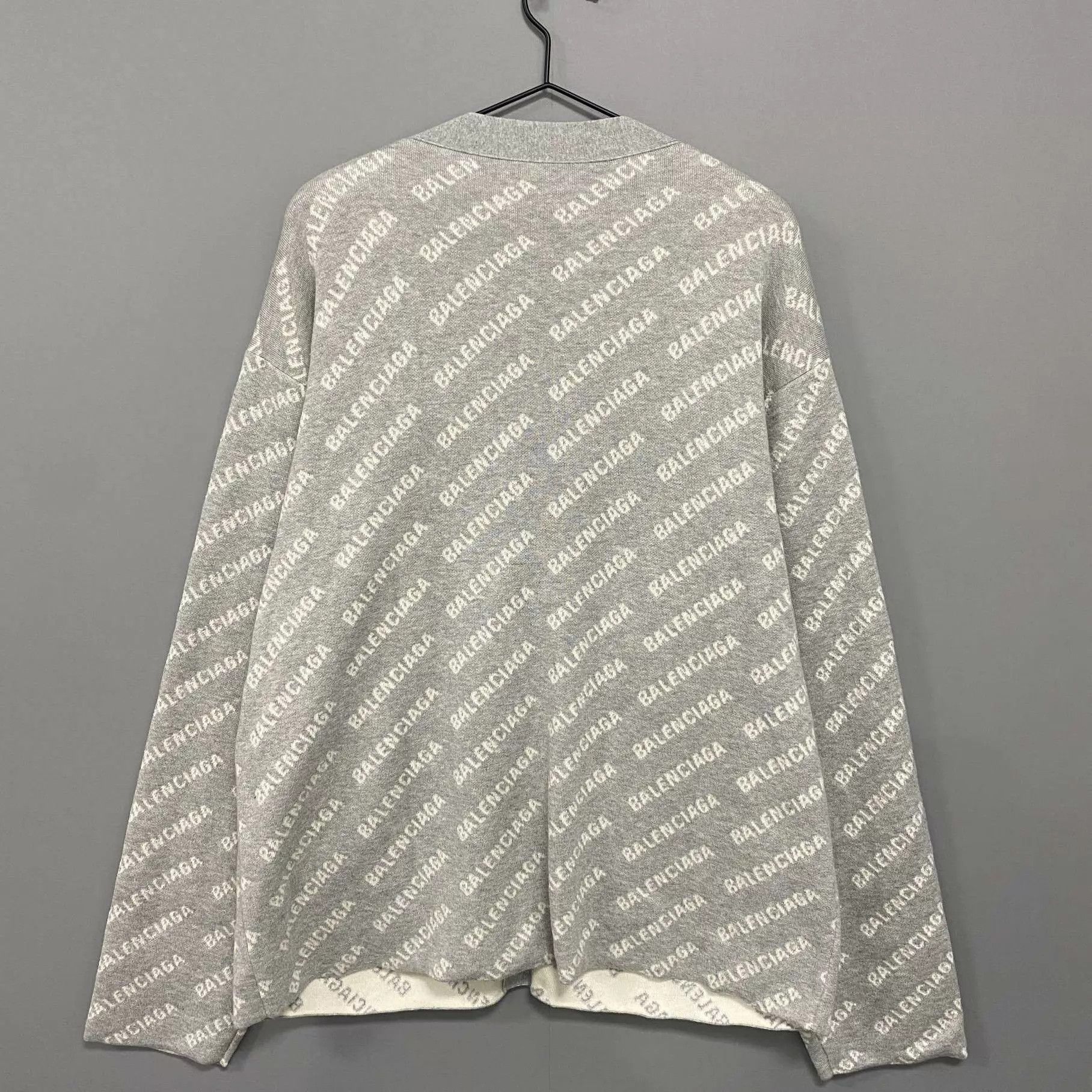 Balenciaga Balenciaga gray & white all over print cardy size 2 Size US M / EU 48-50 / 2 - 3 Thumbnail