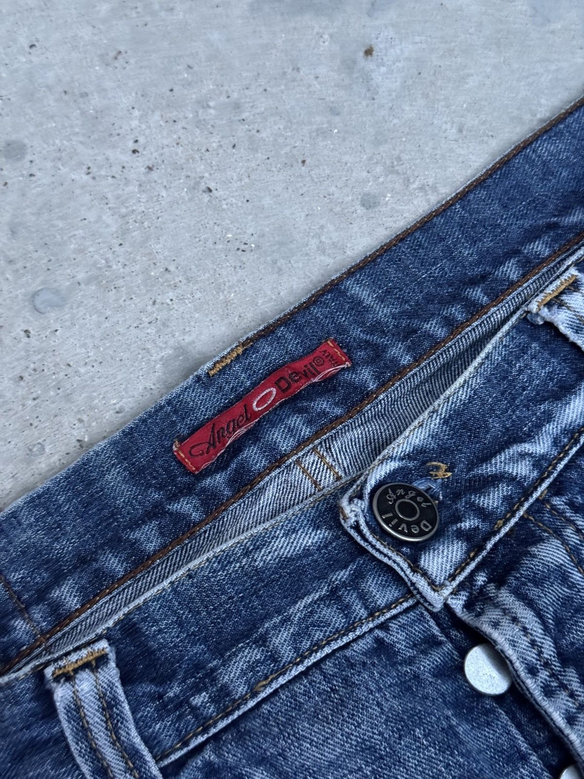 VINTAGE DISTRESSED WINGS DENIM JEANS