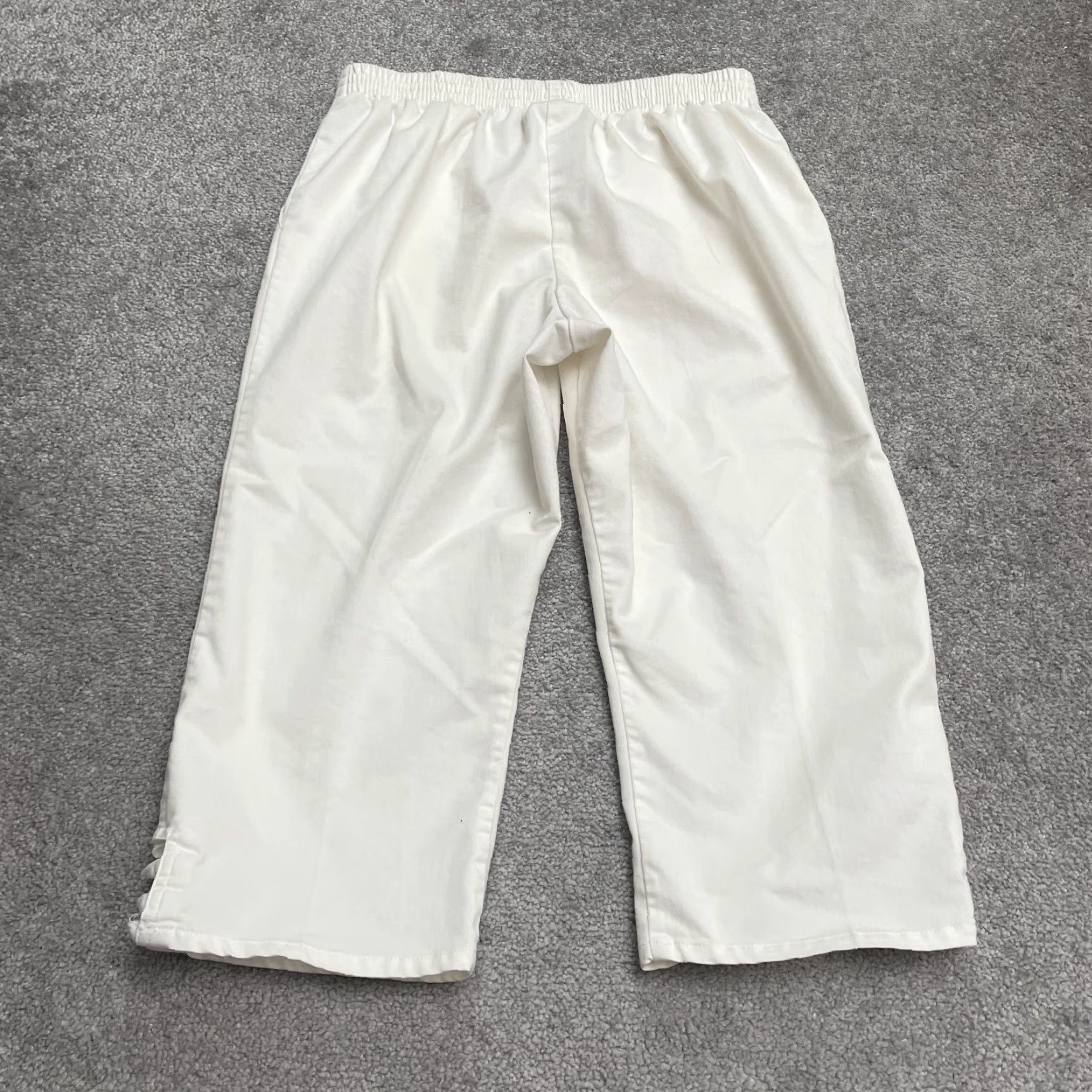 Vintage Alfred Dunner Cropped Pants Womens 6 Petite White High Rise Elastic Pocket 28x18 Size 28" / US 6 / IT 42 - 2 Thumbnail