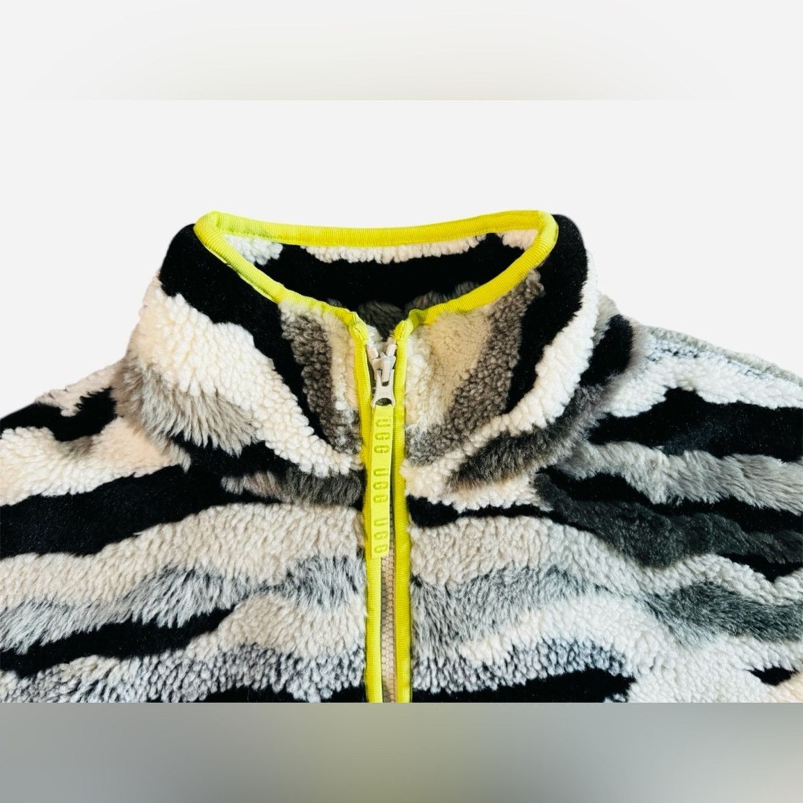 Ugg UGG Neon Yellow and Black Fleece Jacket Size S / US 4 / IT 40 - 3 Thumbnail