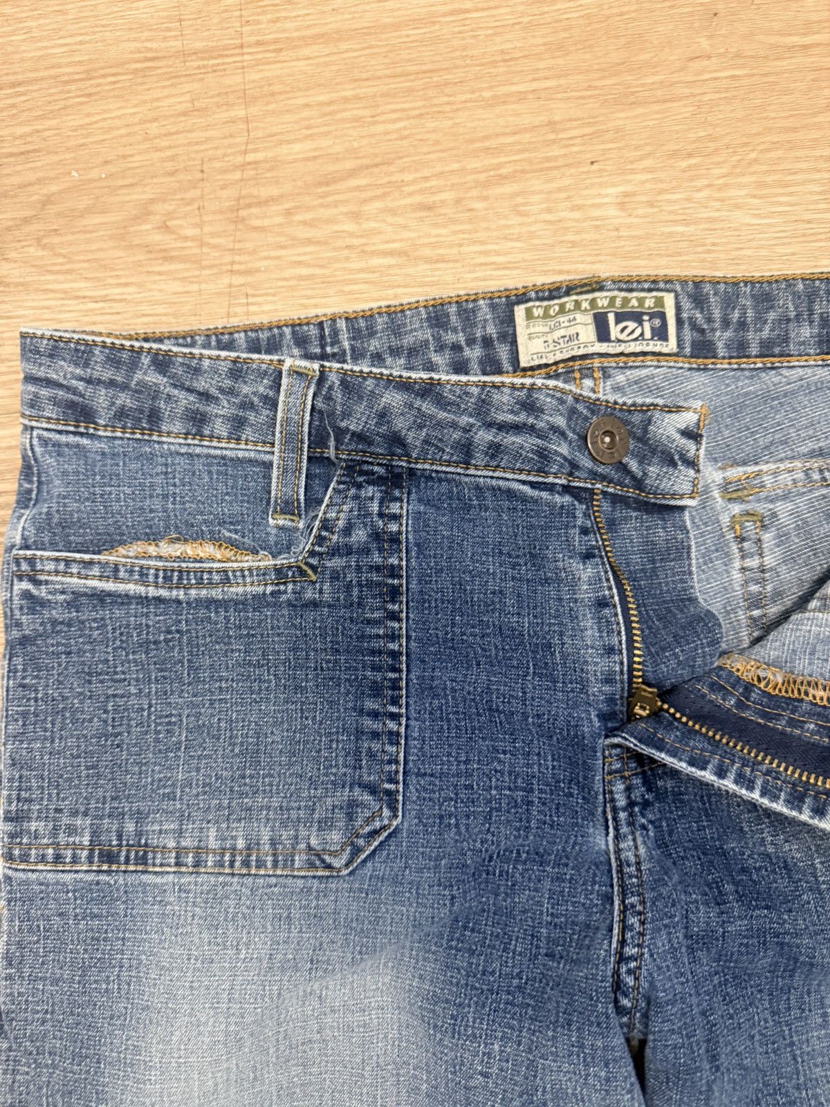 L.E.I. Low waisted & flared light-washed Lei denim Size 38" / US 16 / IT 52 - 5 Thumbnail