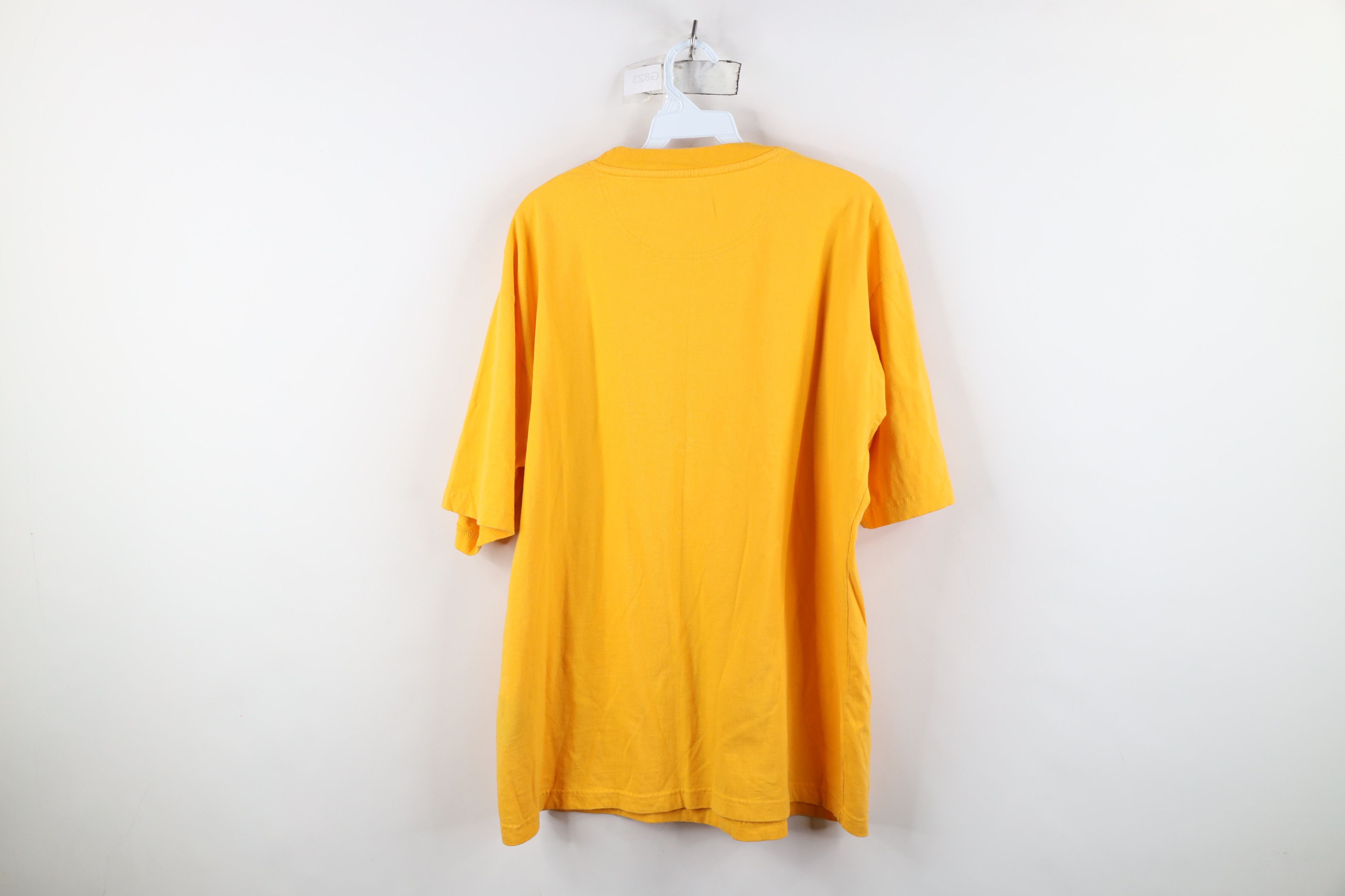 Vintage Vintage Y2K 2005 University of Michigan Football T-Shirt Size US L / EU 52-54 / 3 - 11 Thumbnail